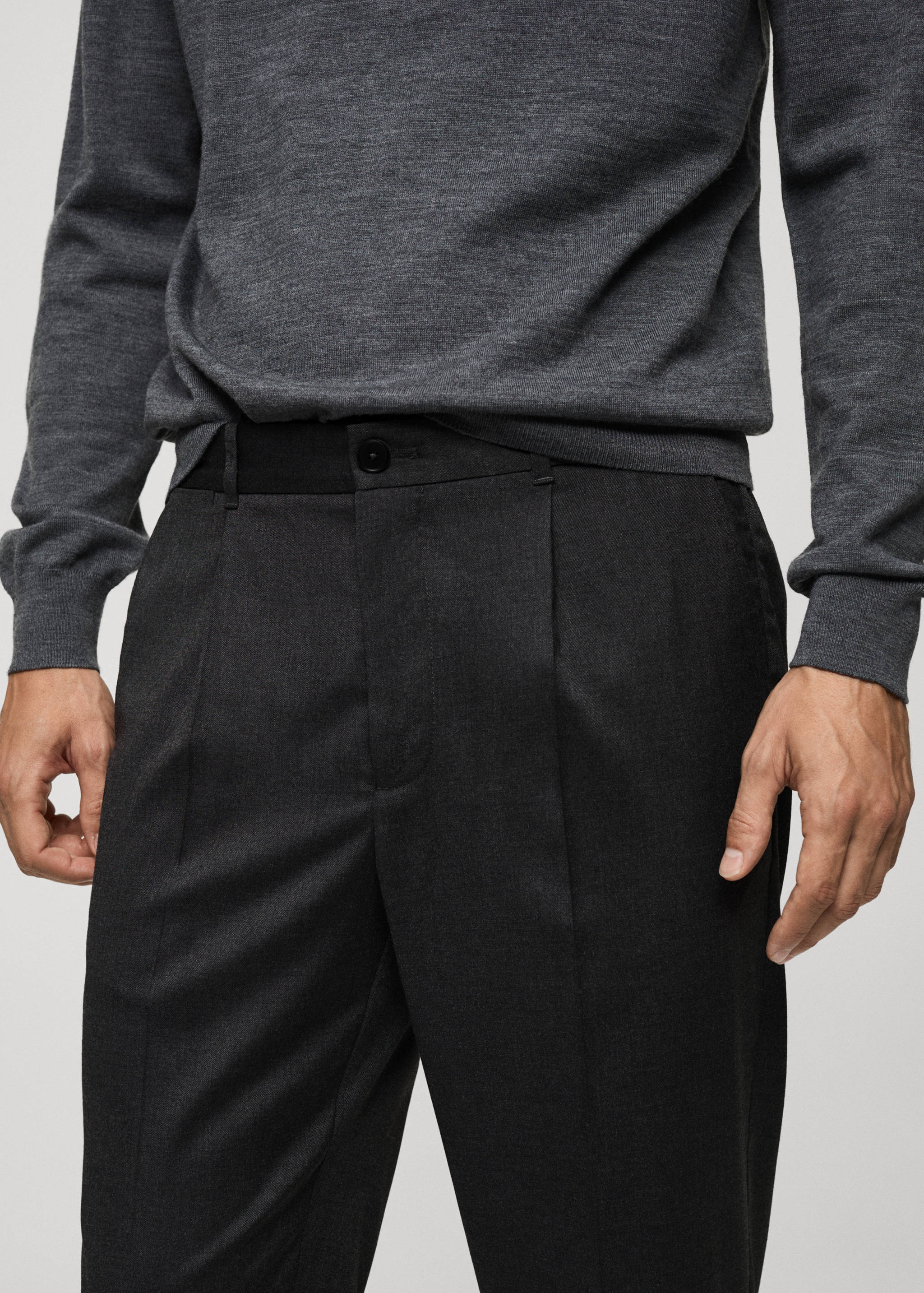 Pleated slim-fit trousers - Details of the article 1