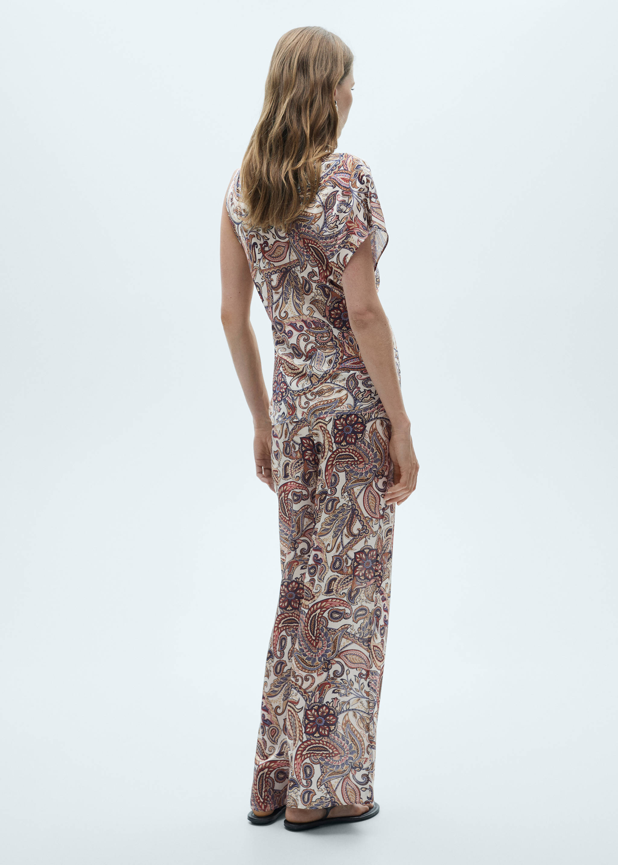 Blusa acetinada estampada - Verso do artigo