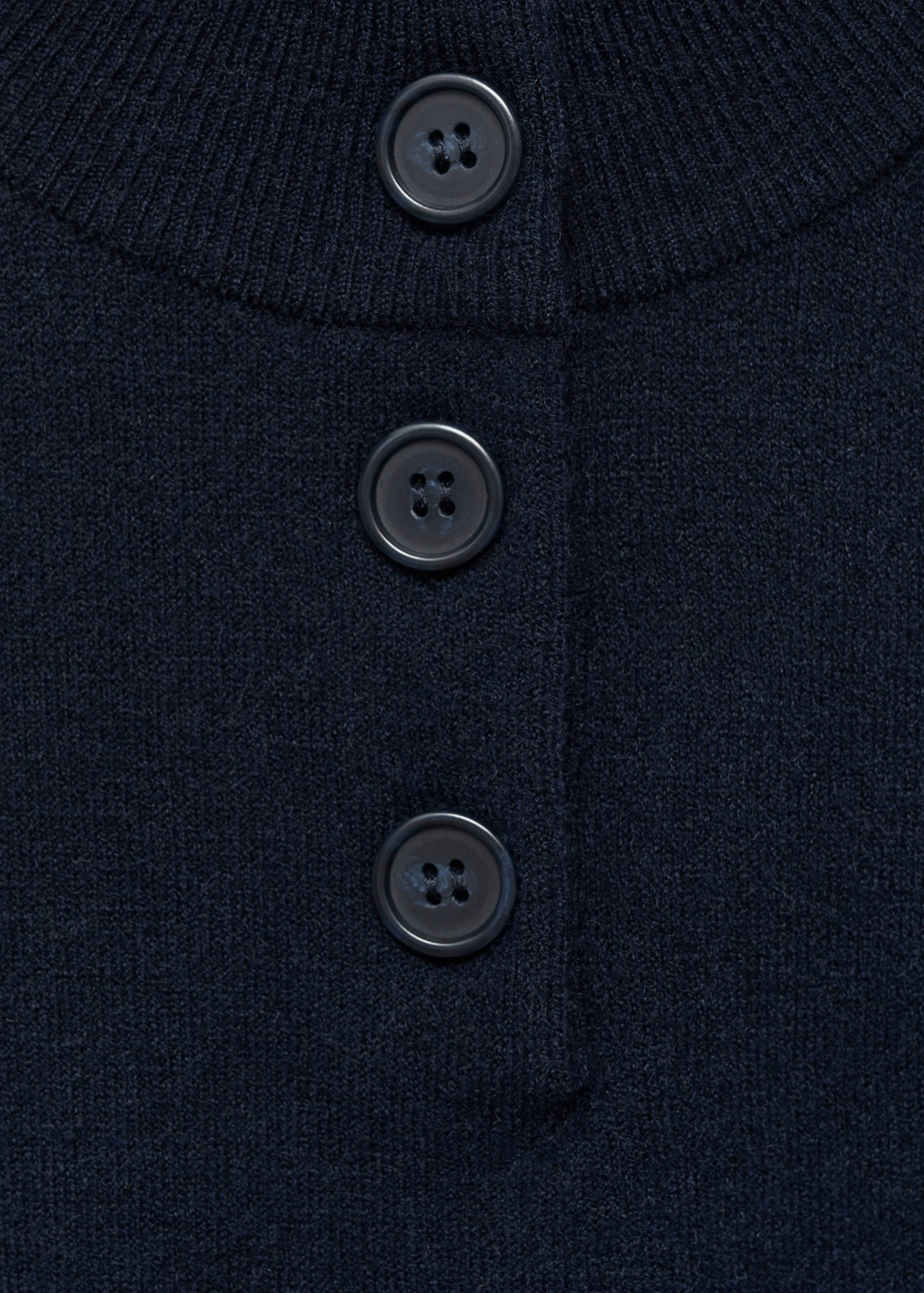 Knitted vest with button collar - Details of the article 8