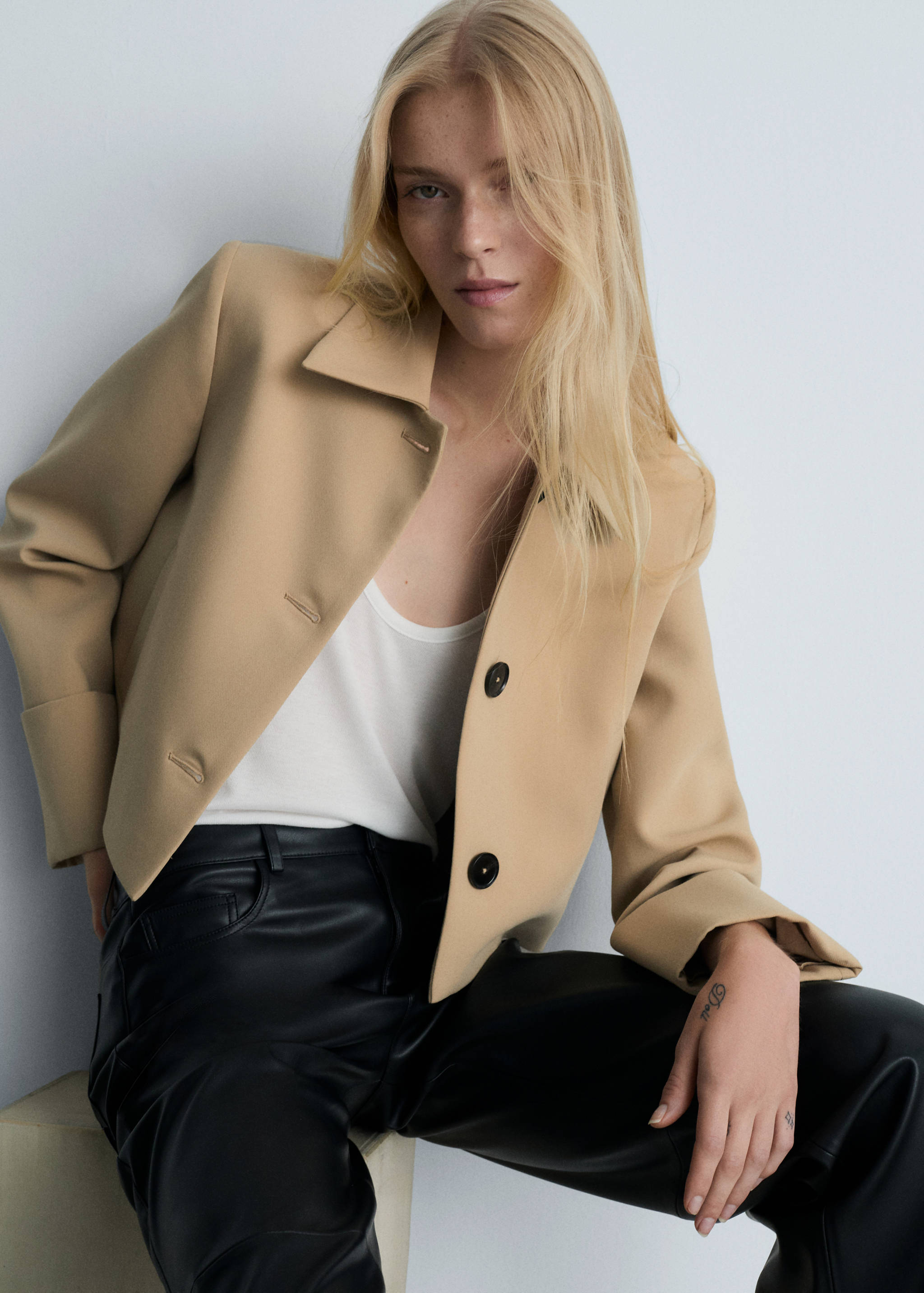 Structured jacket with buttons - Details of the article 2