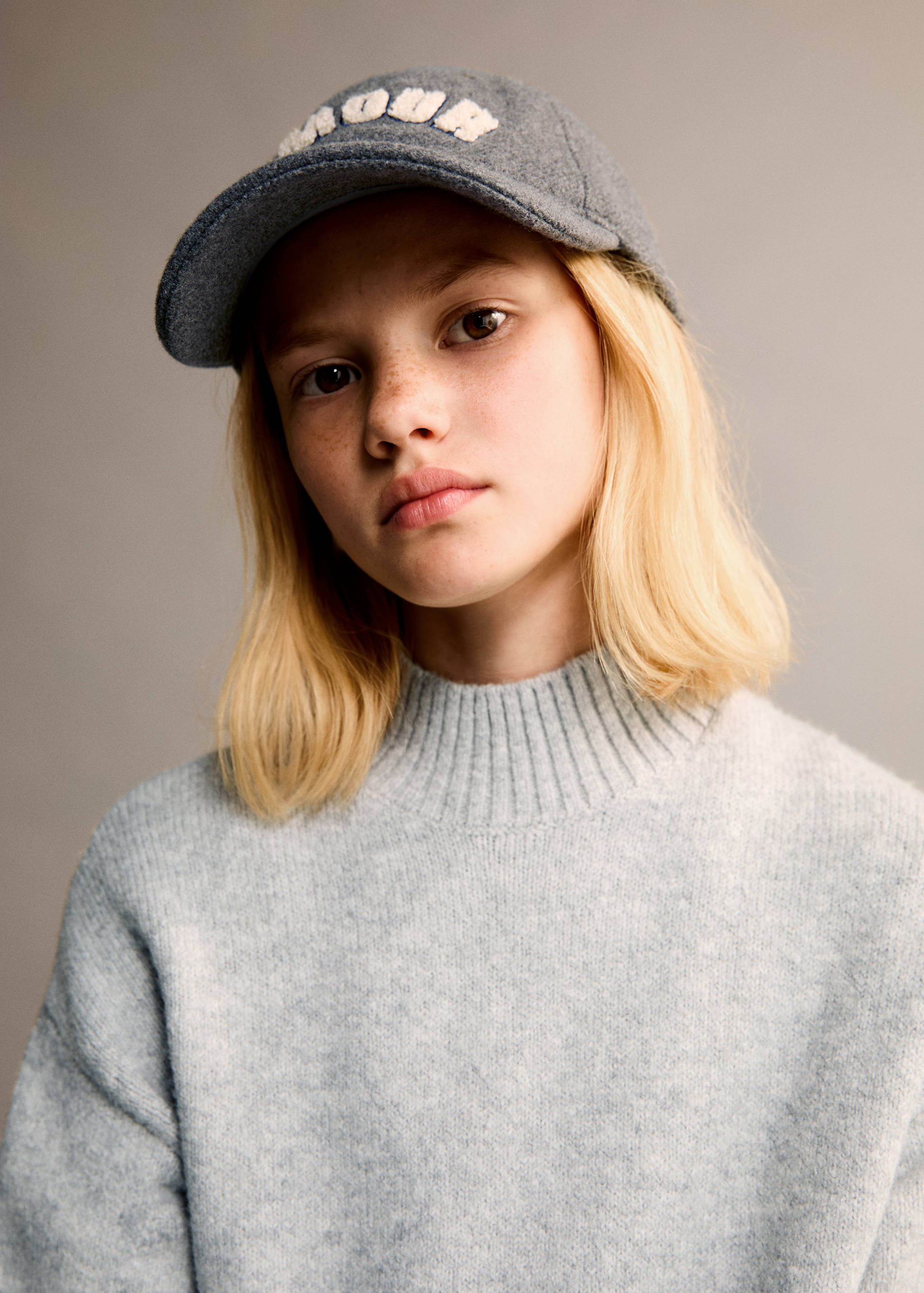 Cap with sheepskin detail - General plane