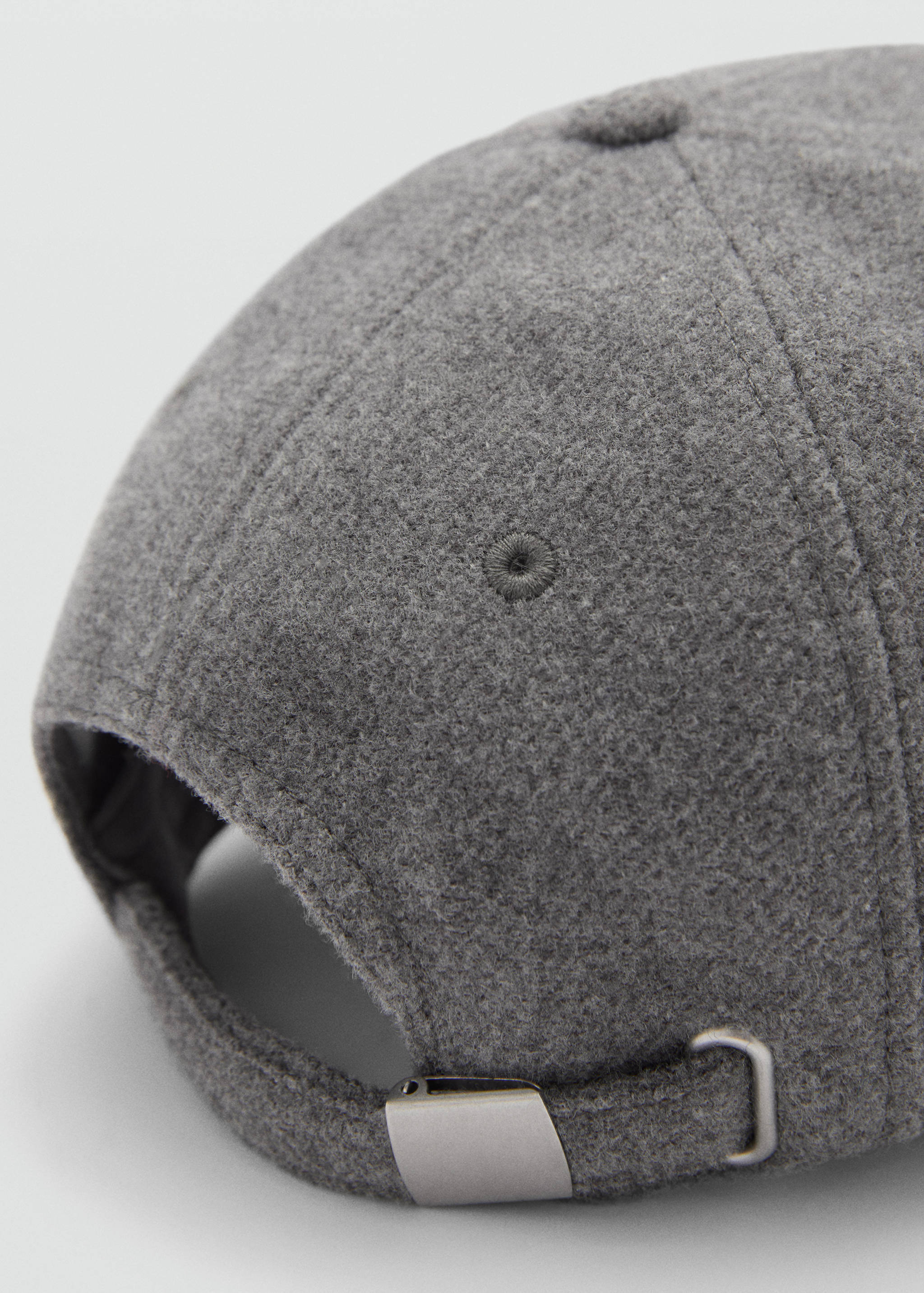 Cap with sheepskin detail - Details of the article 1