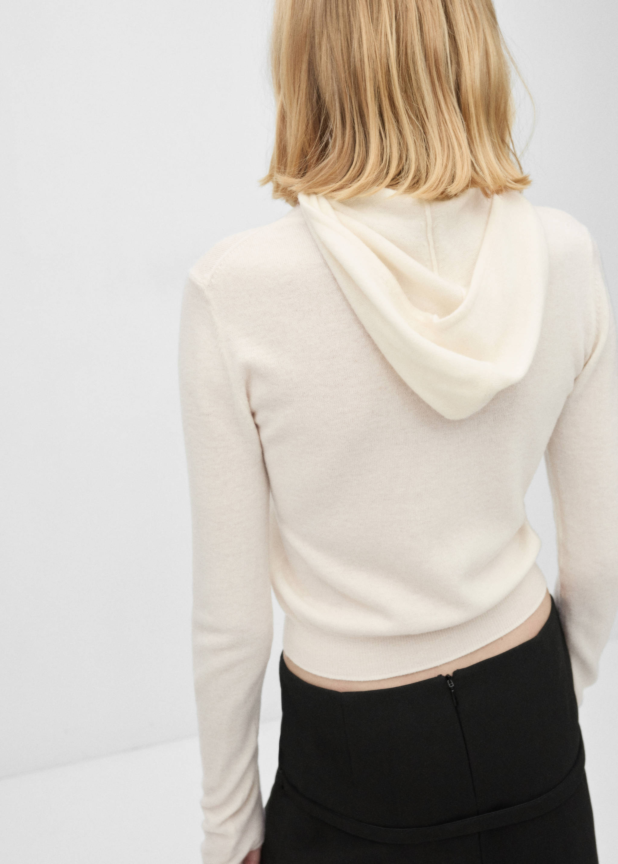 100% wool hooded sweater - Reverse of the article