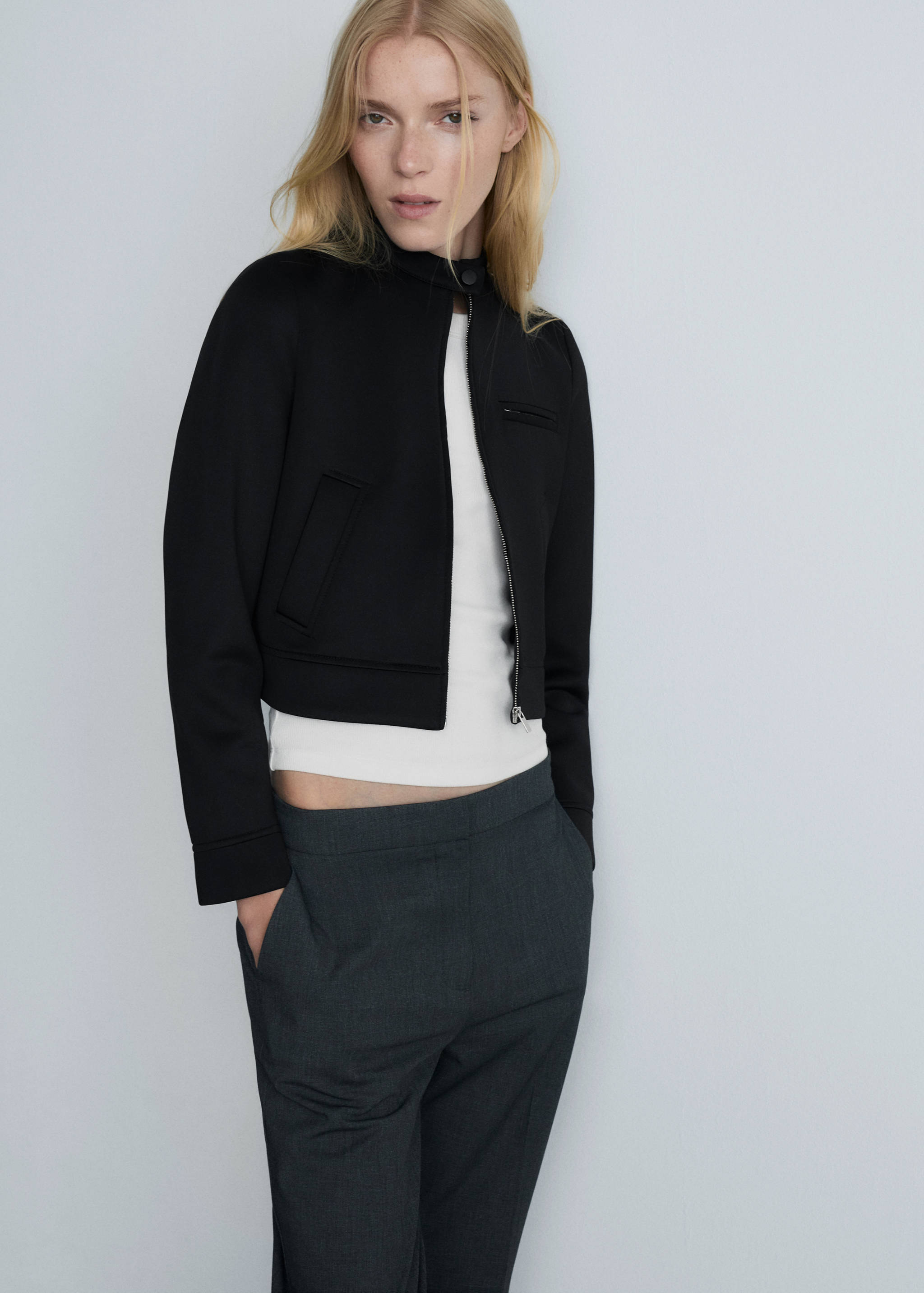 Cropped jacket with pockets - Details of the article 2
