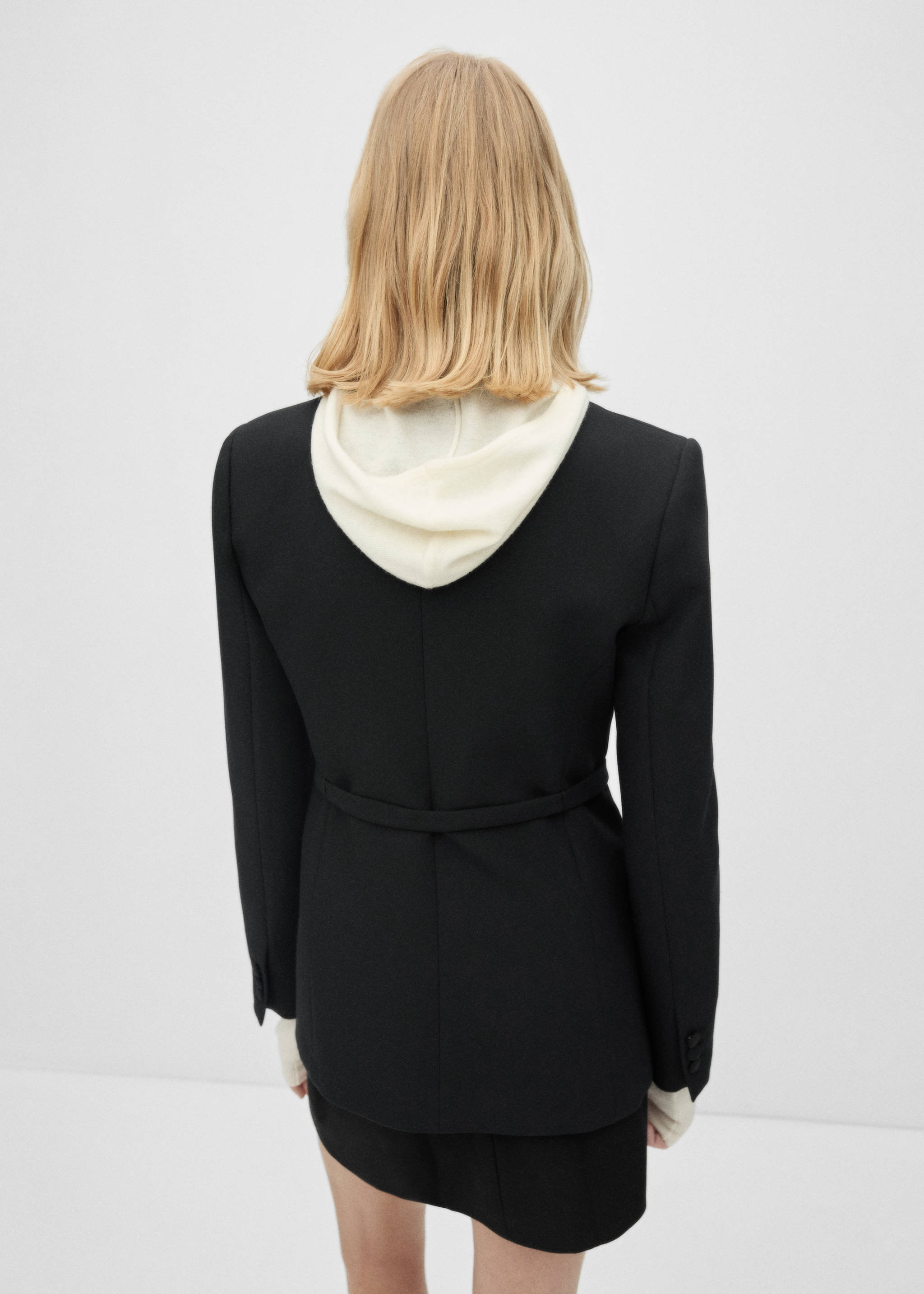 Jacket with belt and pockets - Reverse of the article