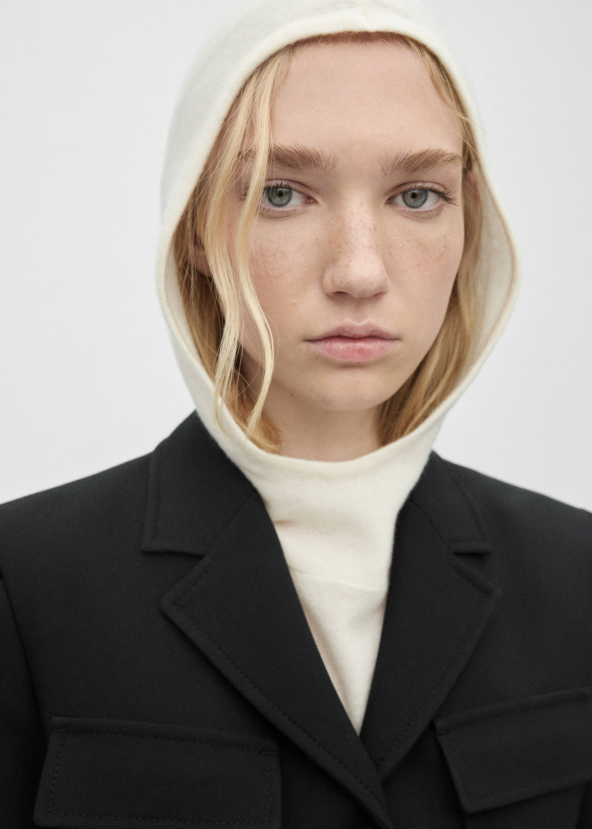 Jacket with belt and pockets - Details of the article 1