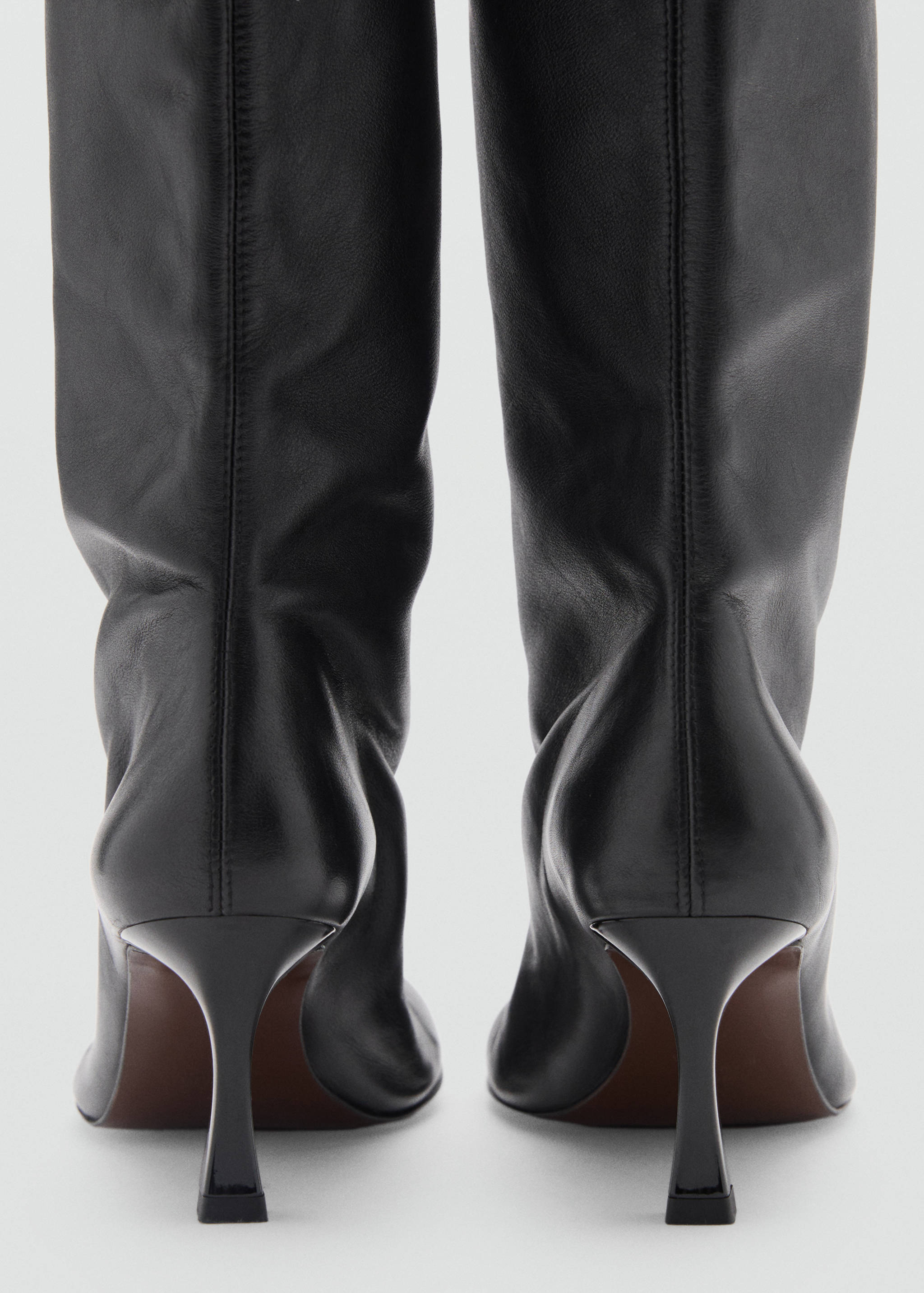 Round-toe leather boots - Details of the article 1