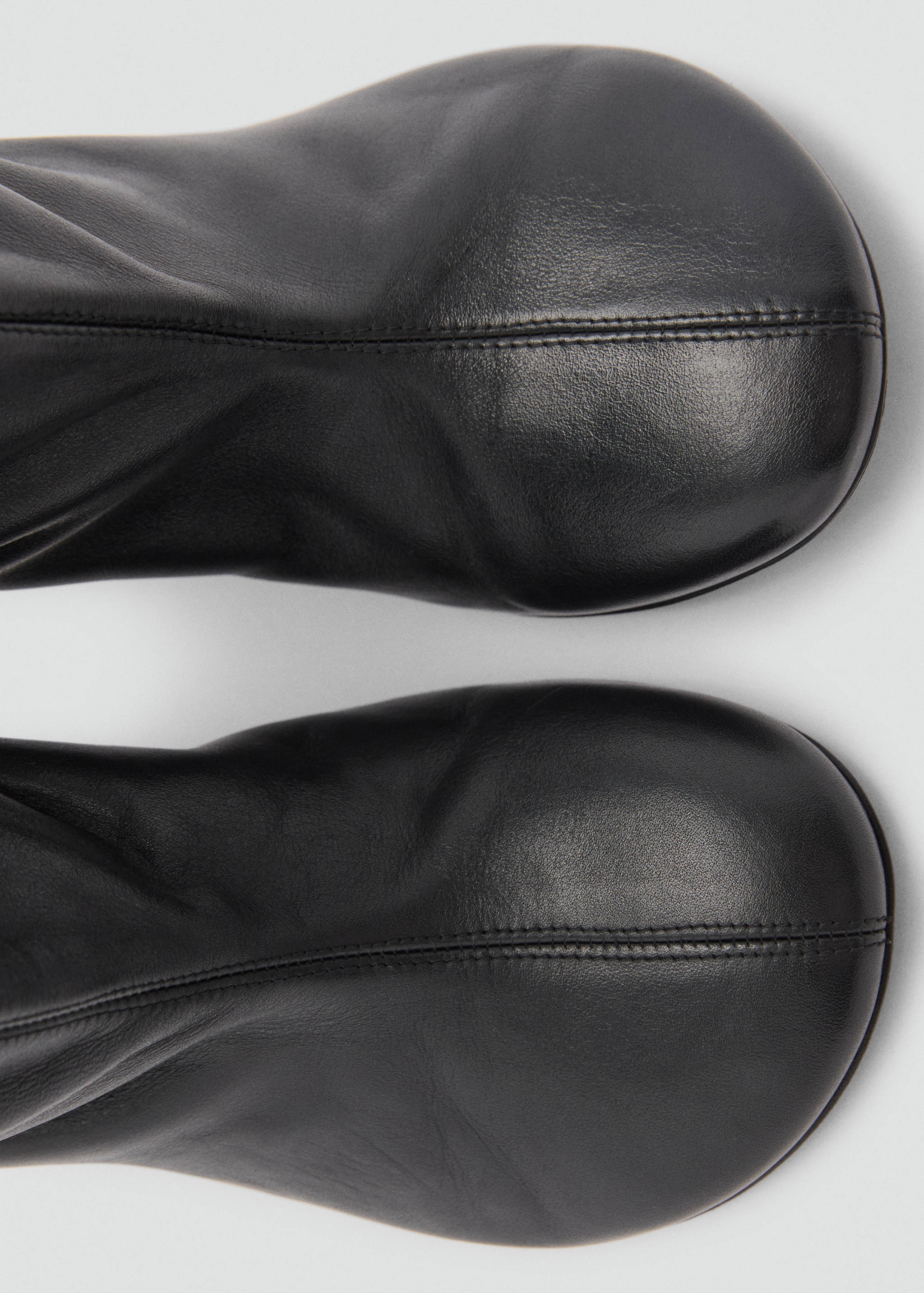 Round-toe leather boots - Details of the article 3