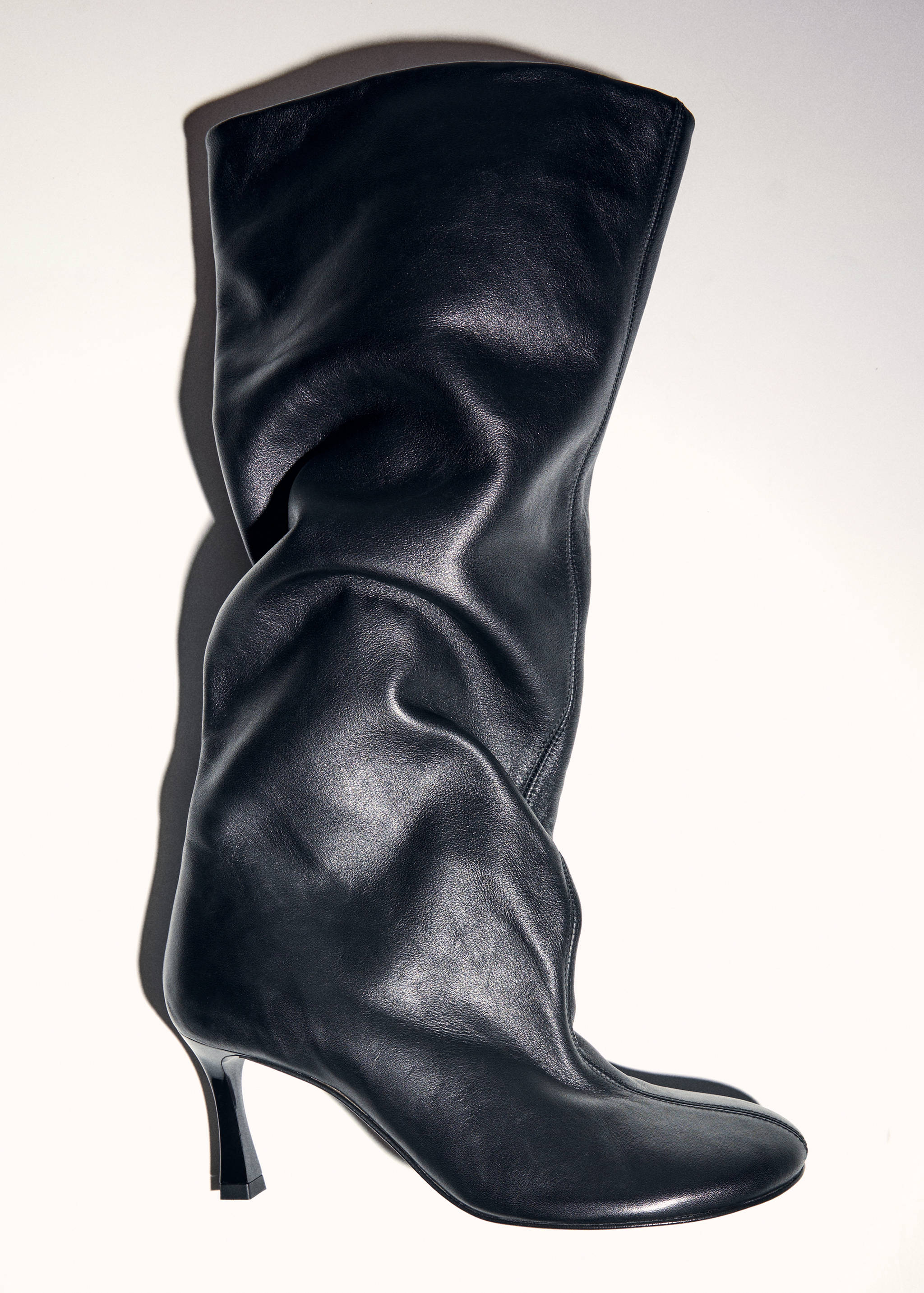 Round-toe leather boots - Details of the article 5