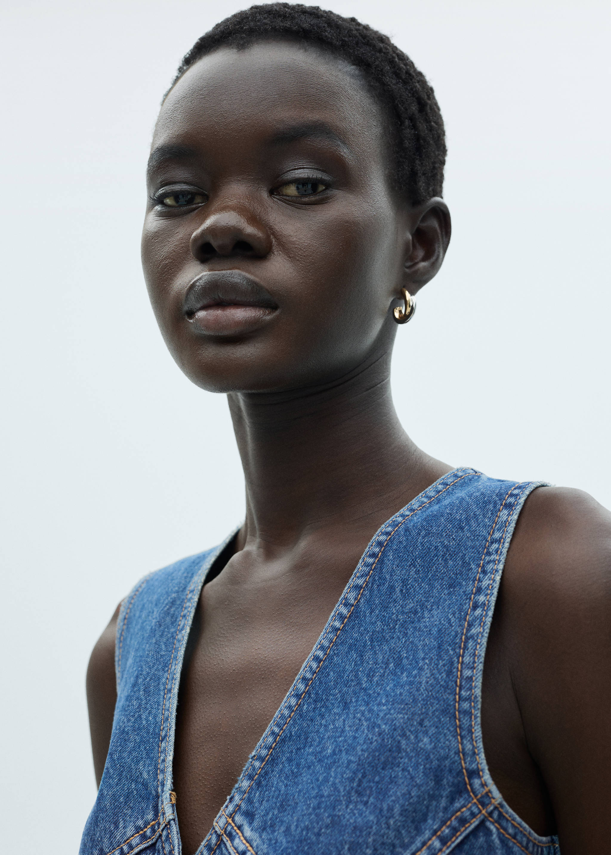 Denim waistcoat with contrast details - Details of the article 1