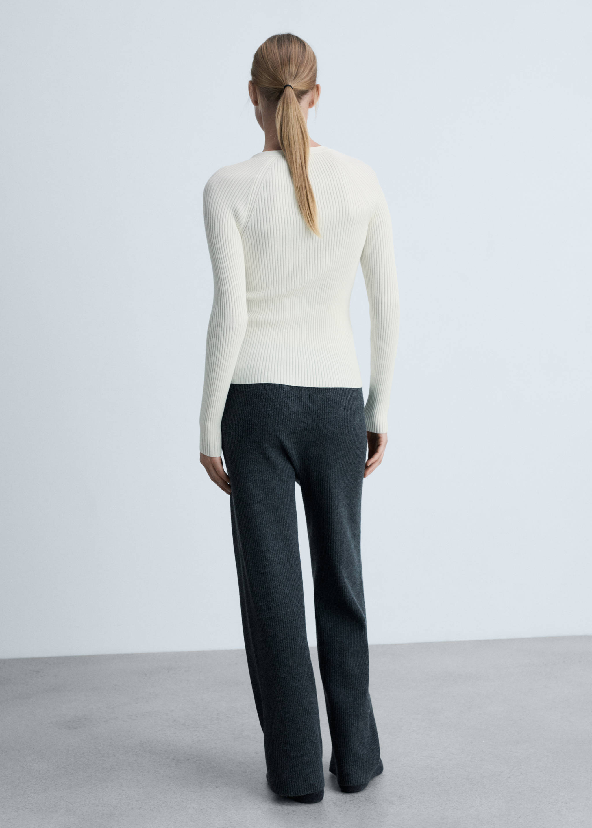 تي شيرت مضلع - الجهة الخلفية للمنتج