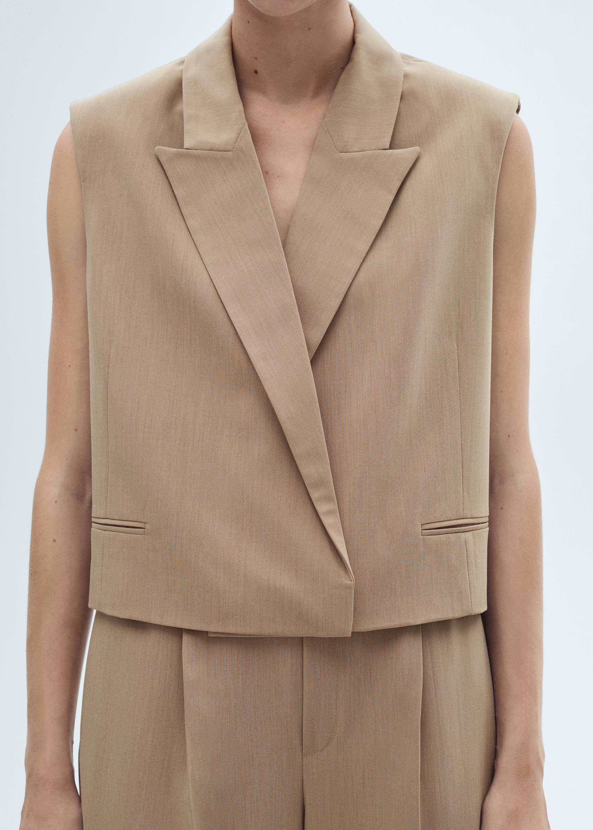 Suit vest with lapels - Details of the article 6