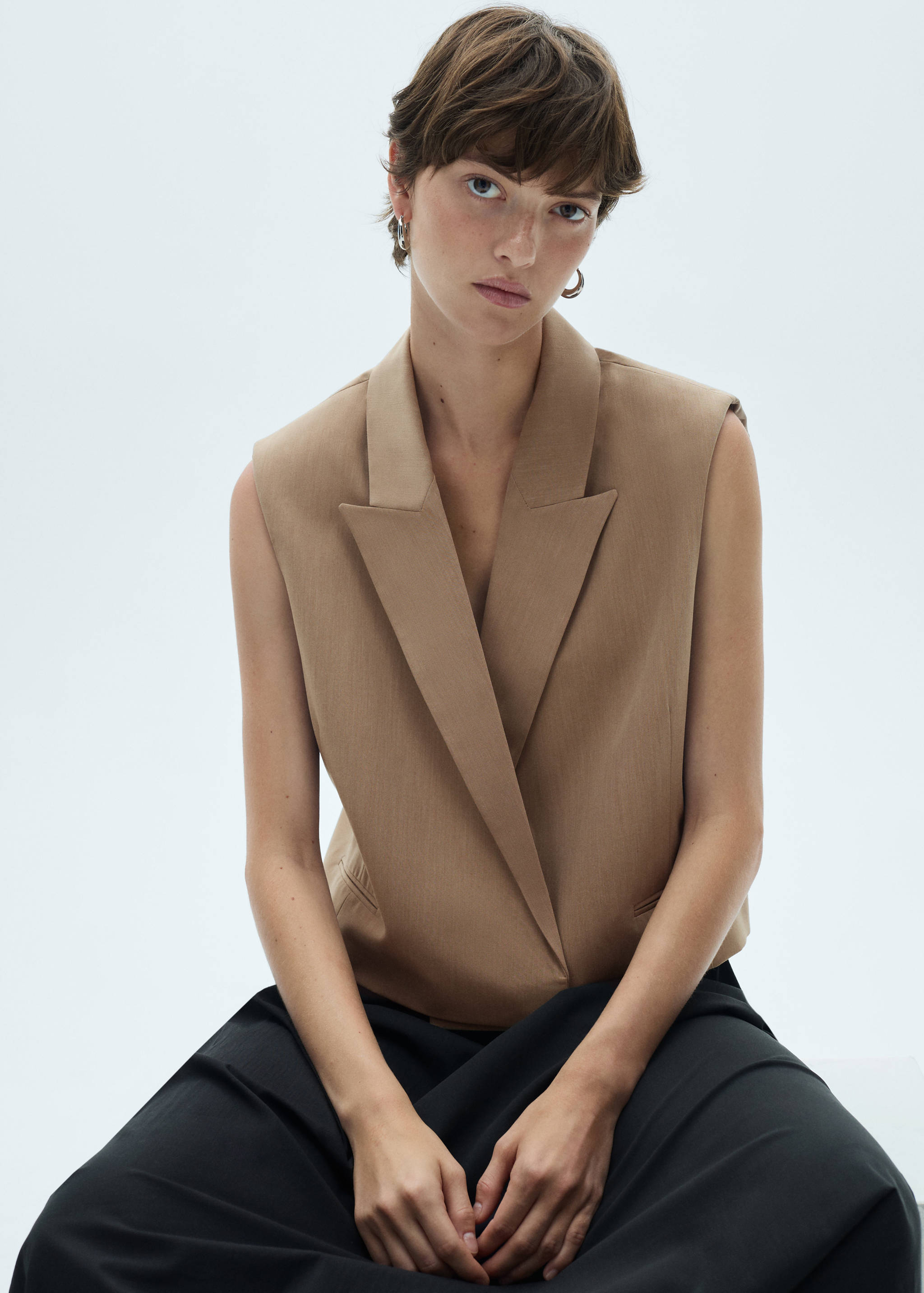 Suit vest with lapels - Details of the article 2