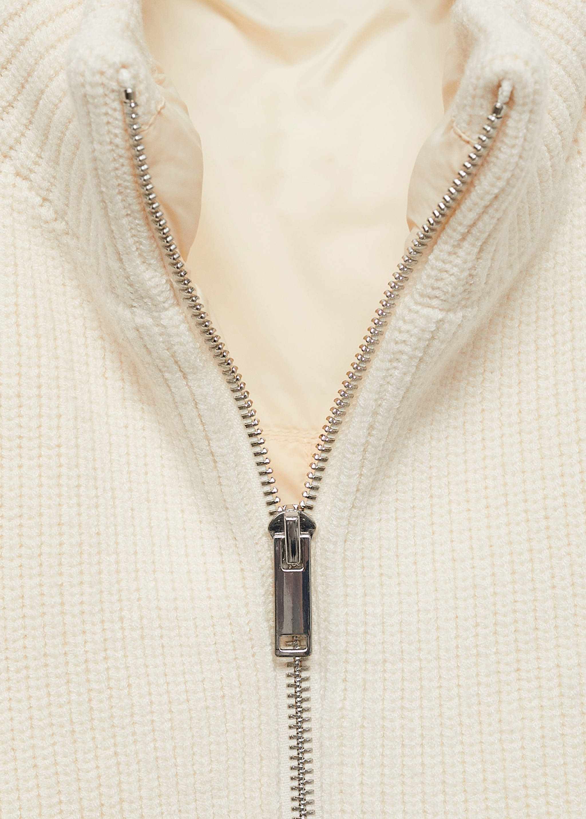 Contrasting knit vest - Details of the article 8