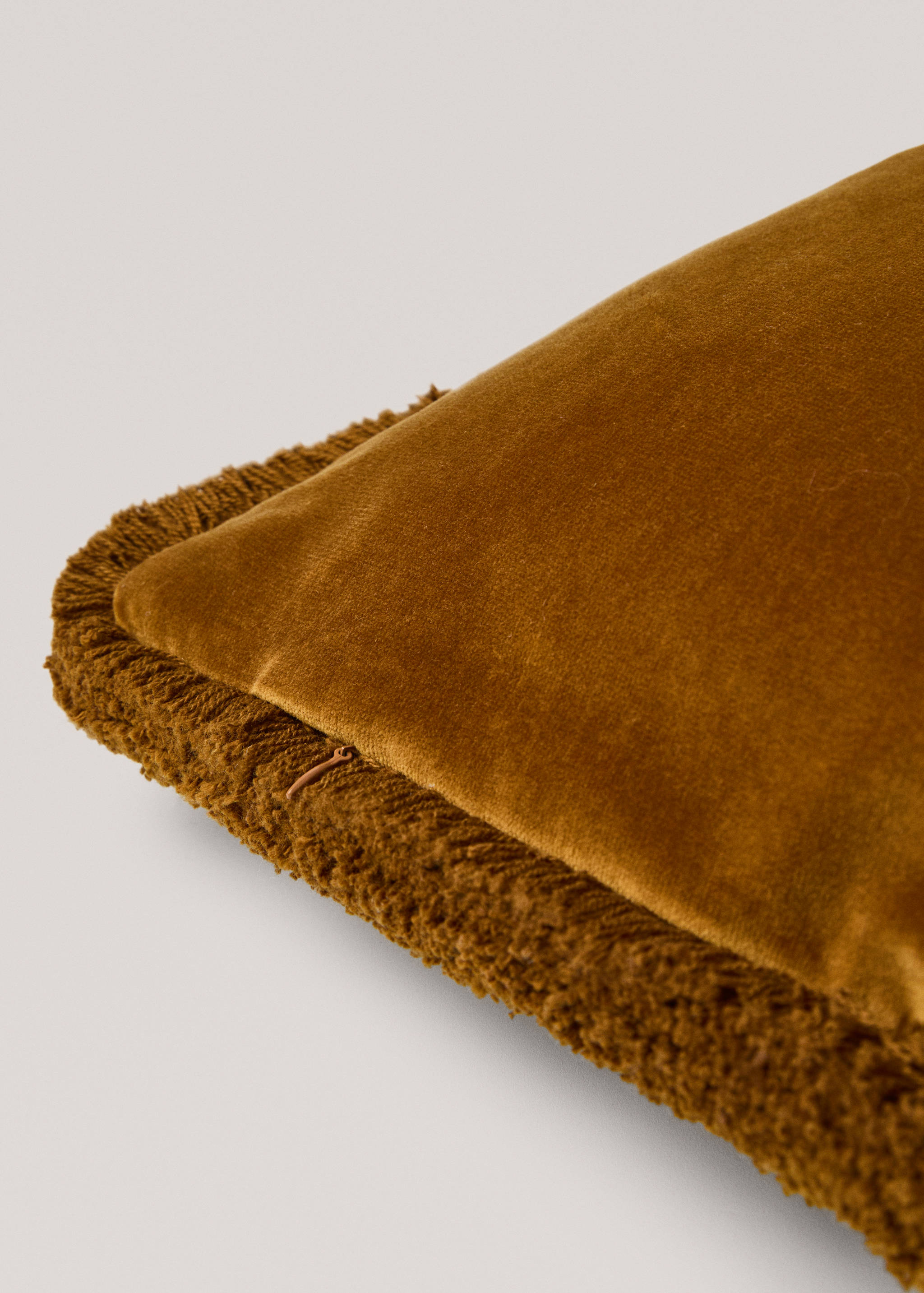 Fringed velvet cushion cover 45x45cm - Details of the article 1