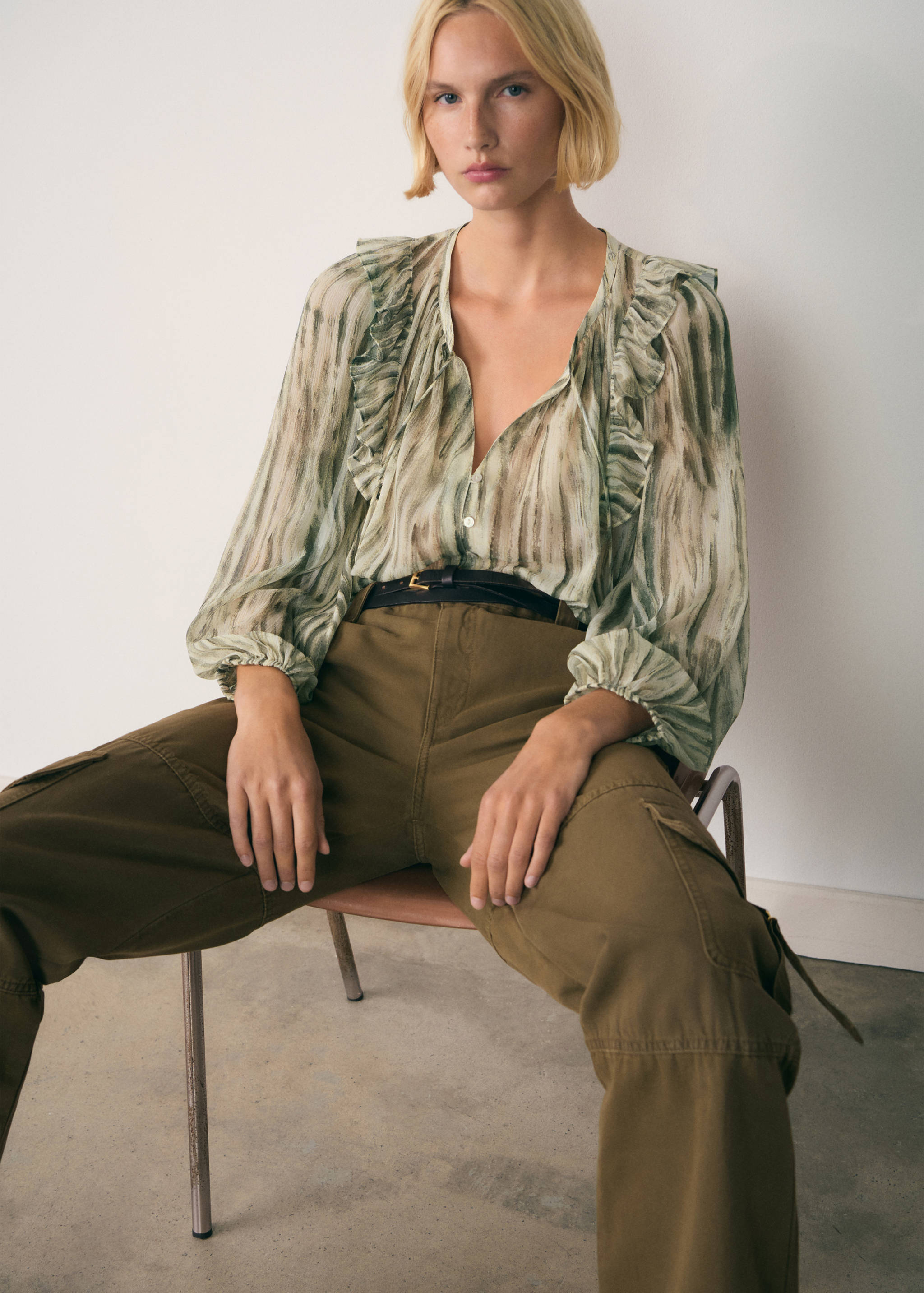 بلوزة مطبوعة شبه شفافة - رؤية وسط