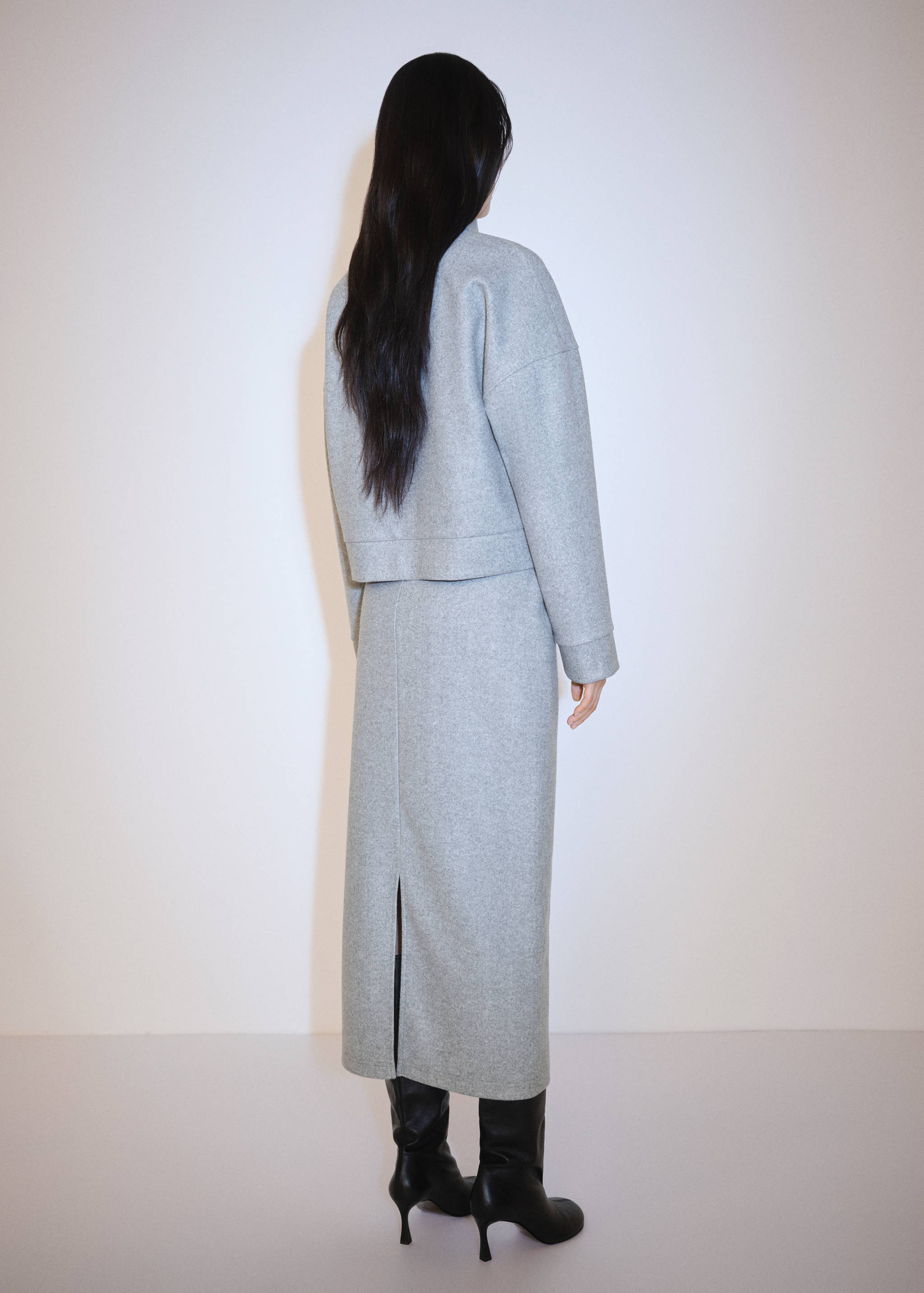 سترة شتوية ناعمة بياقة عالية - الجهة الخلفية للمنتج