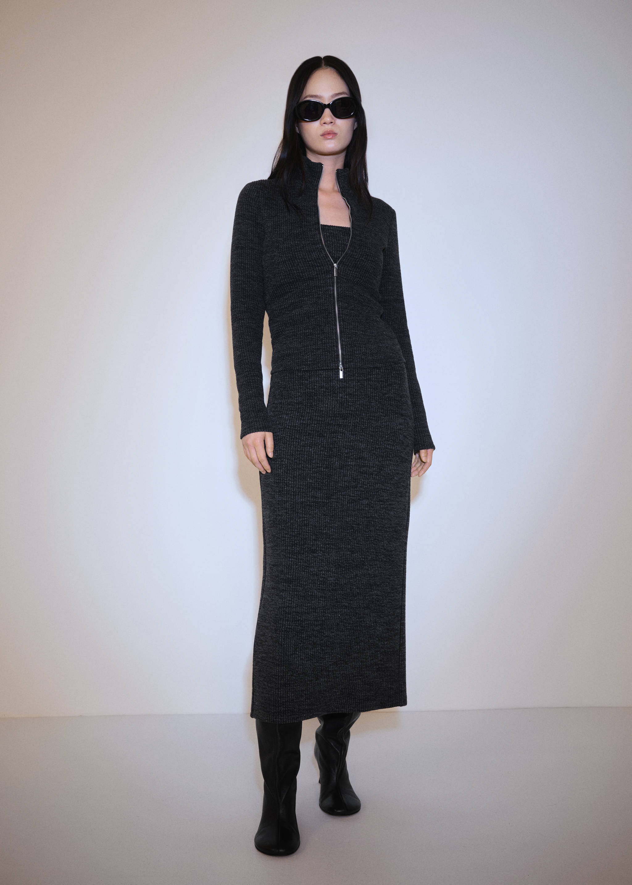 Трикотажная куртка на молнии - Общий план