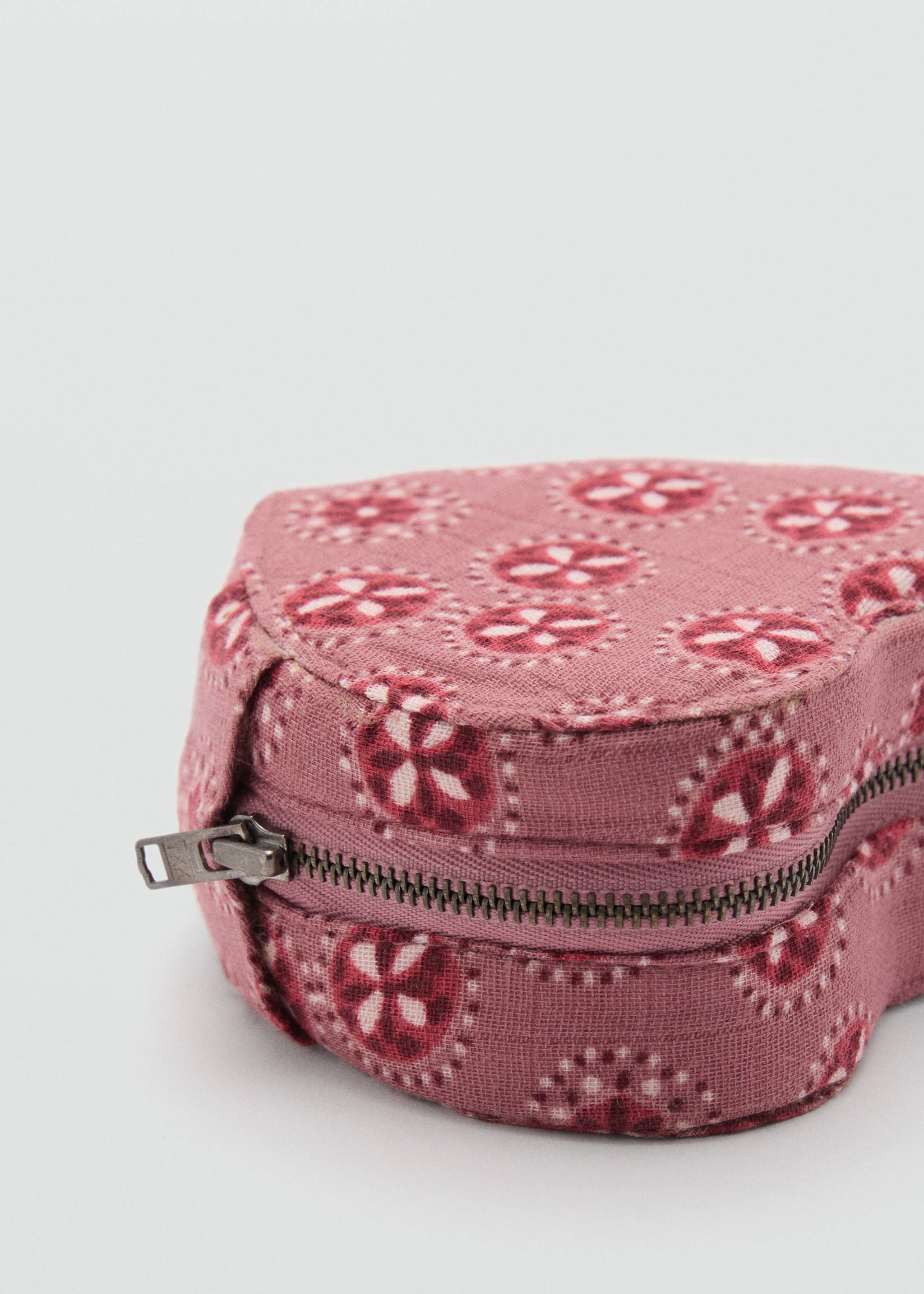 Шкатулка сердце - Средний план