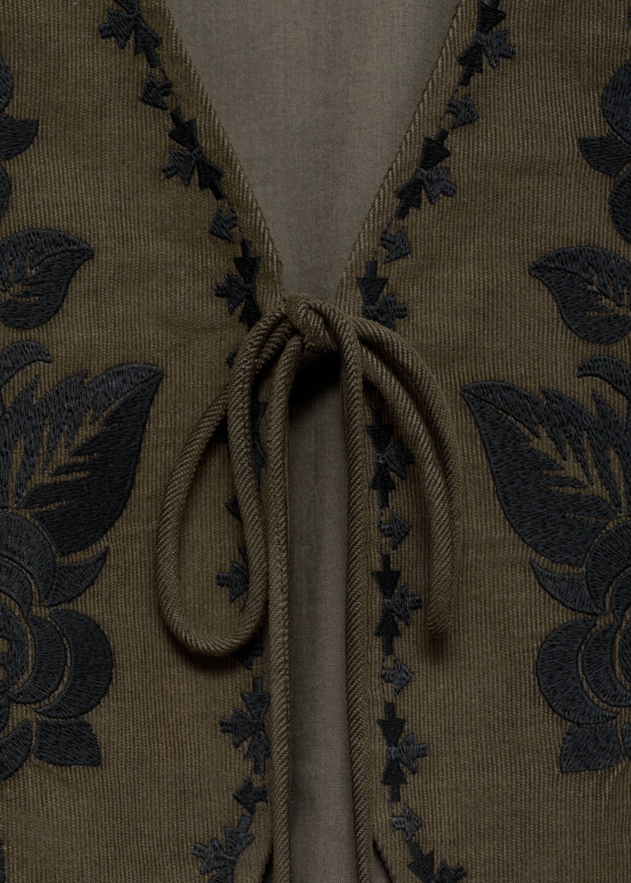 Floral-embroidered waistcoat - Details of the article 8