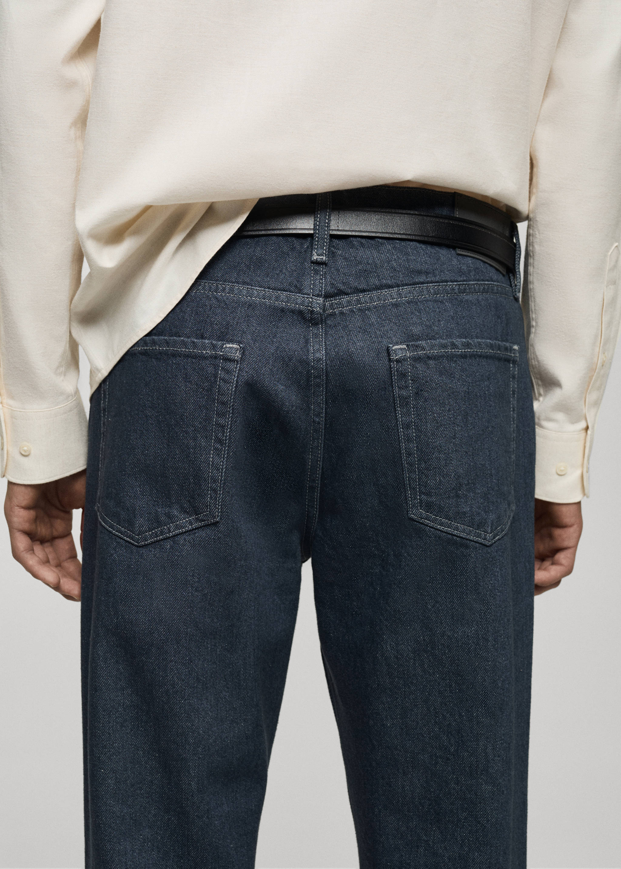 深色常规版型牛仔裤 - null