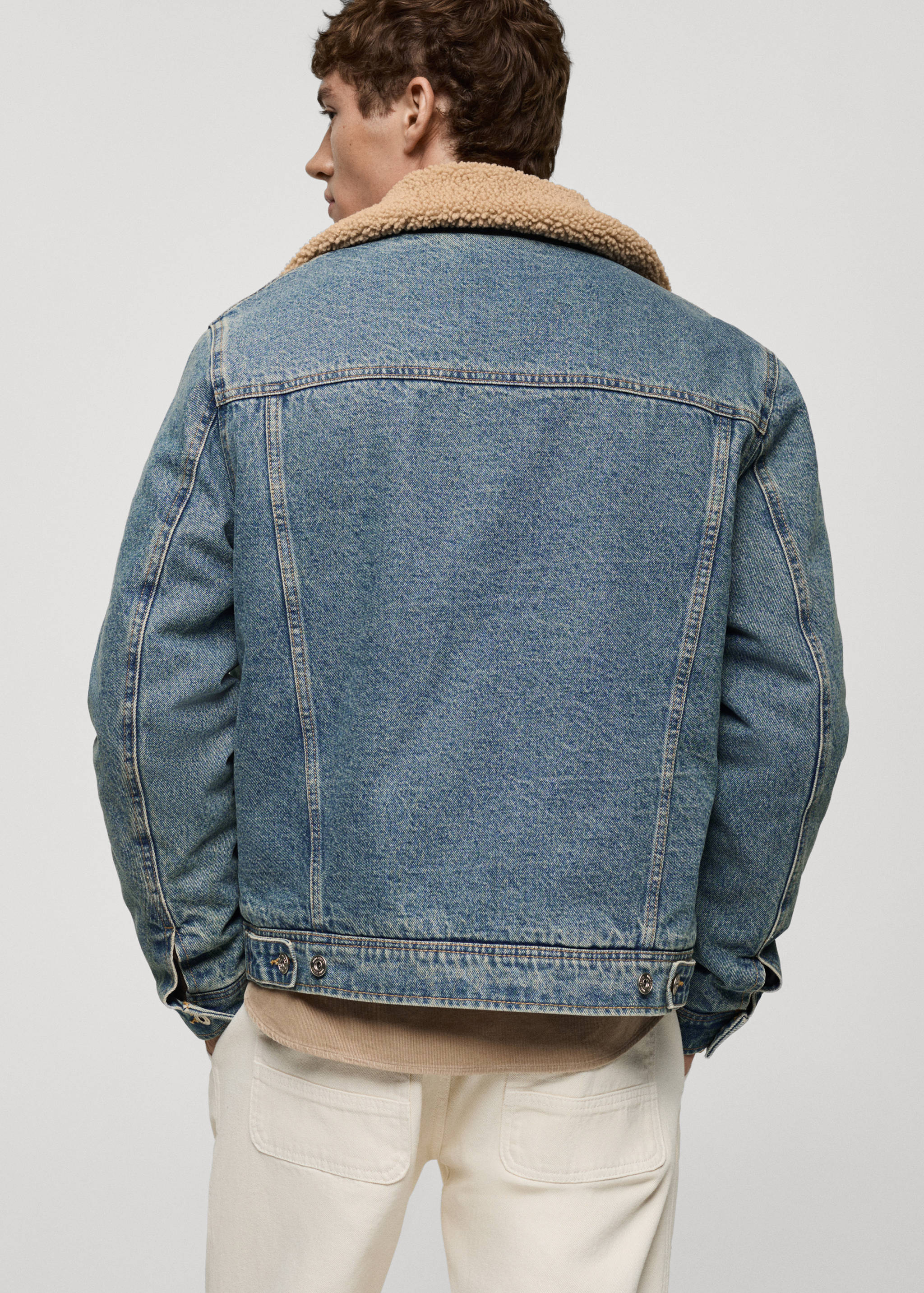 Cazadora vaquera detalles borreguito - Reverso del artículo