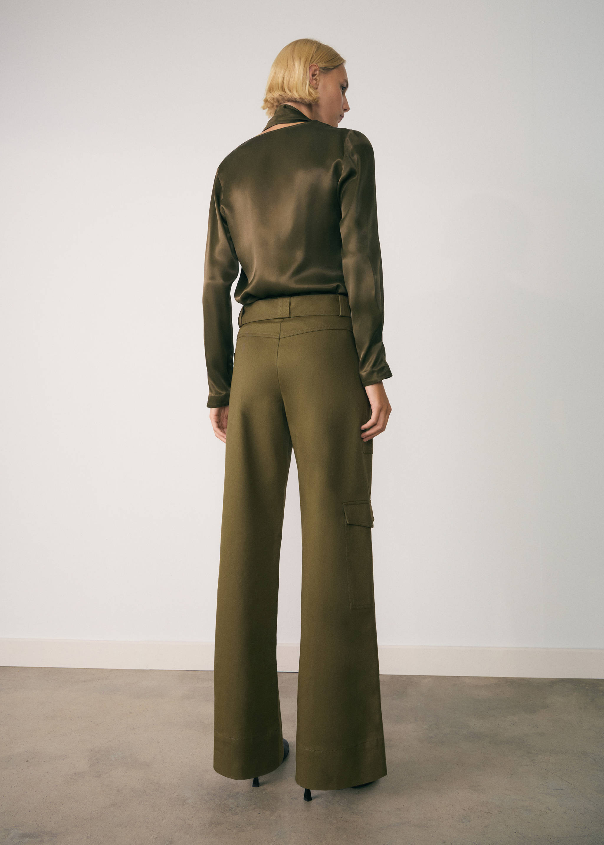 Pantalón cargo cinturón - Reverso del artículo