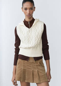 Cable-knit gilet with hood — Ecru 1