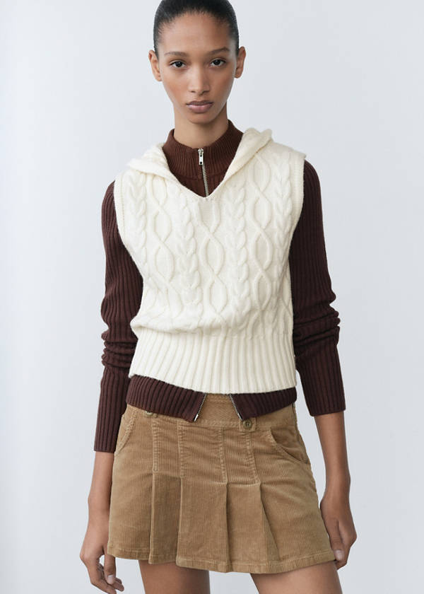 Cable-knit gilet with hood — Ecru