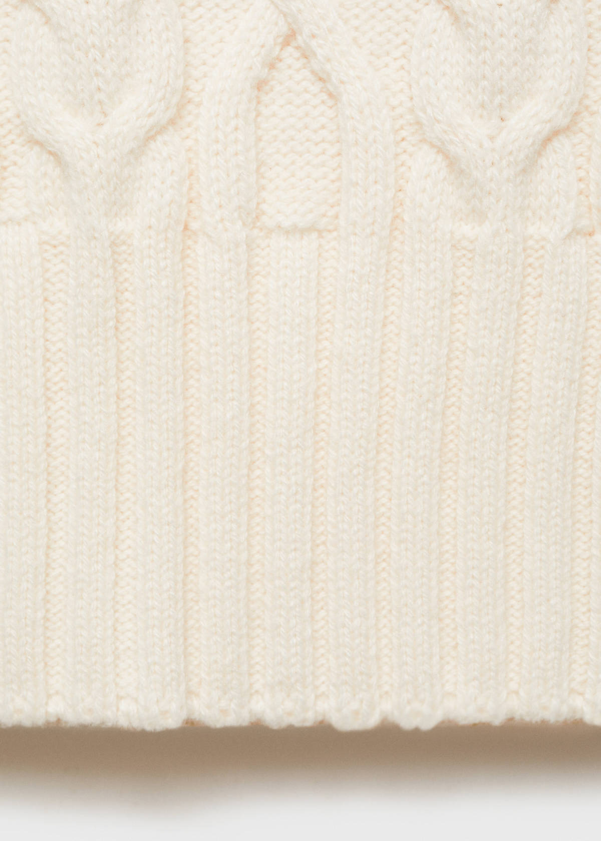 Cable-knit gilet with hood — Ecru