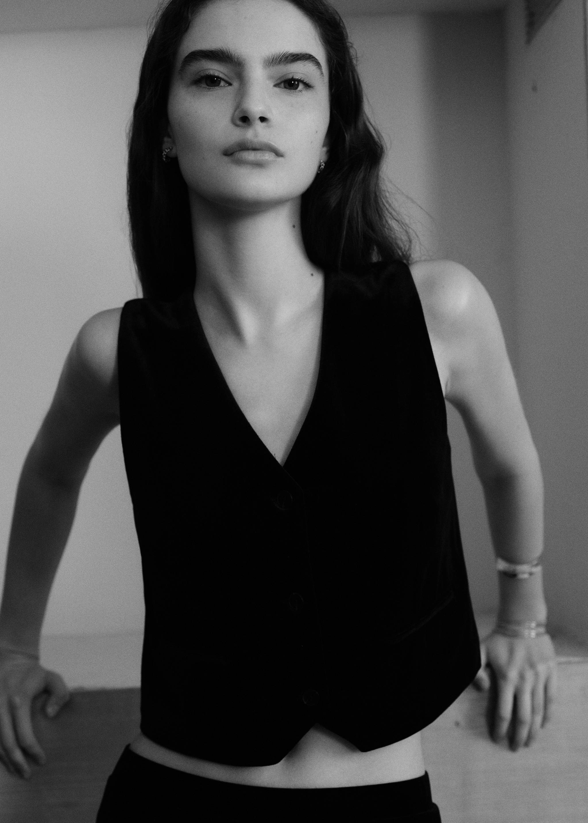 Cropped velvet waistcoat - Details of the article 5