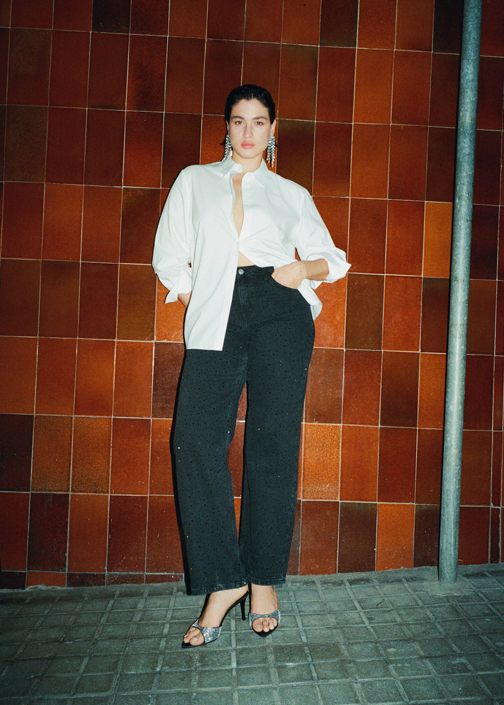 Straight-fit jeans with rhinestone detail - Details of the article 7