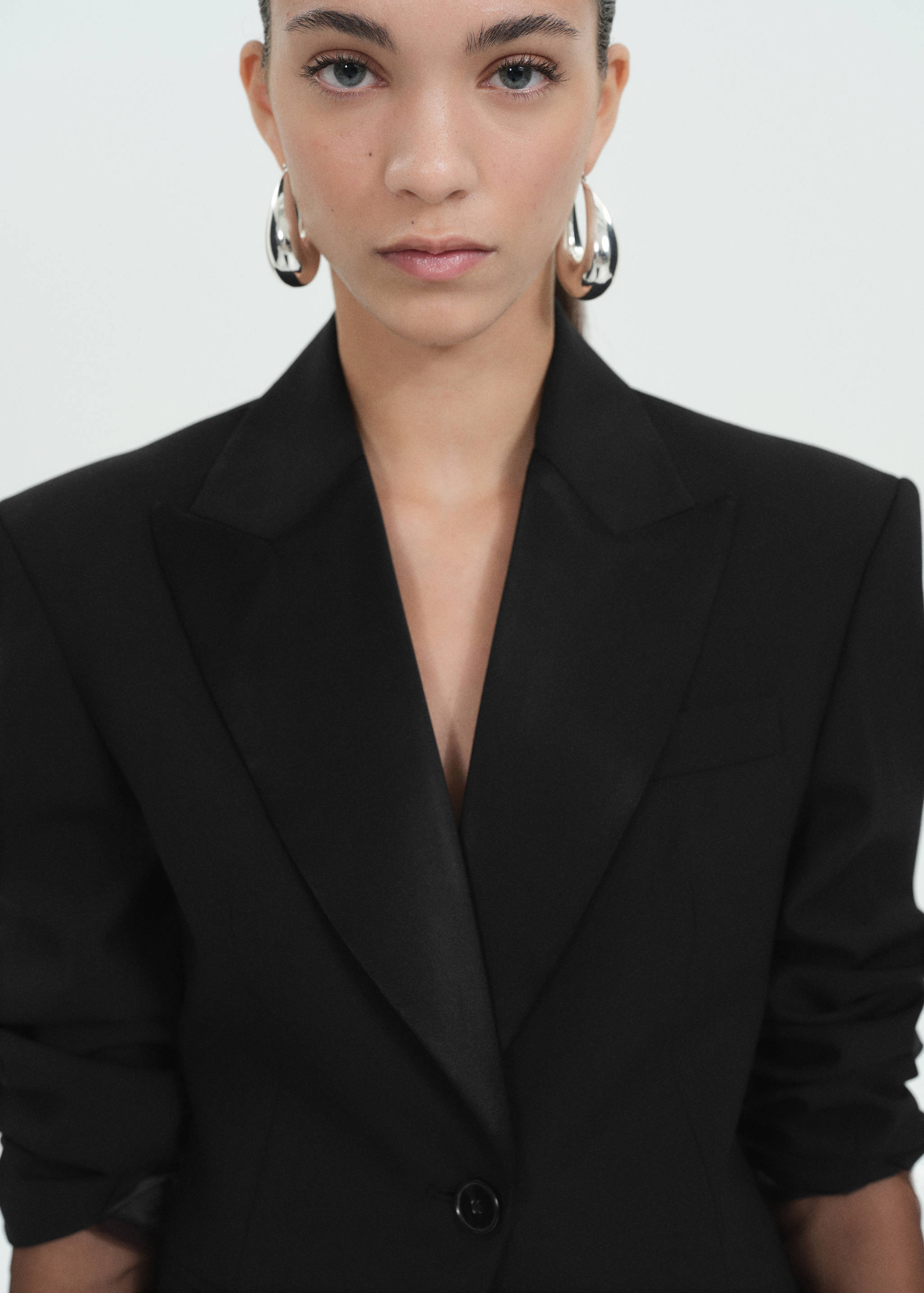 Wool jacket with satin lapels - Details of the article 1