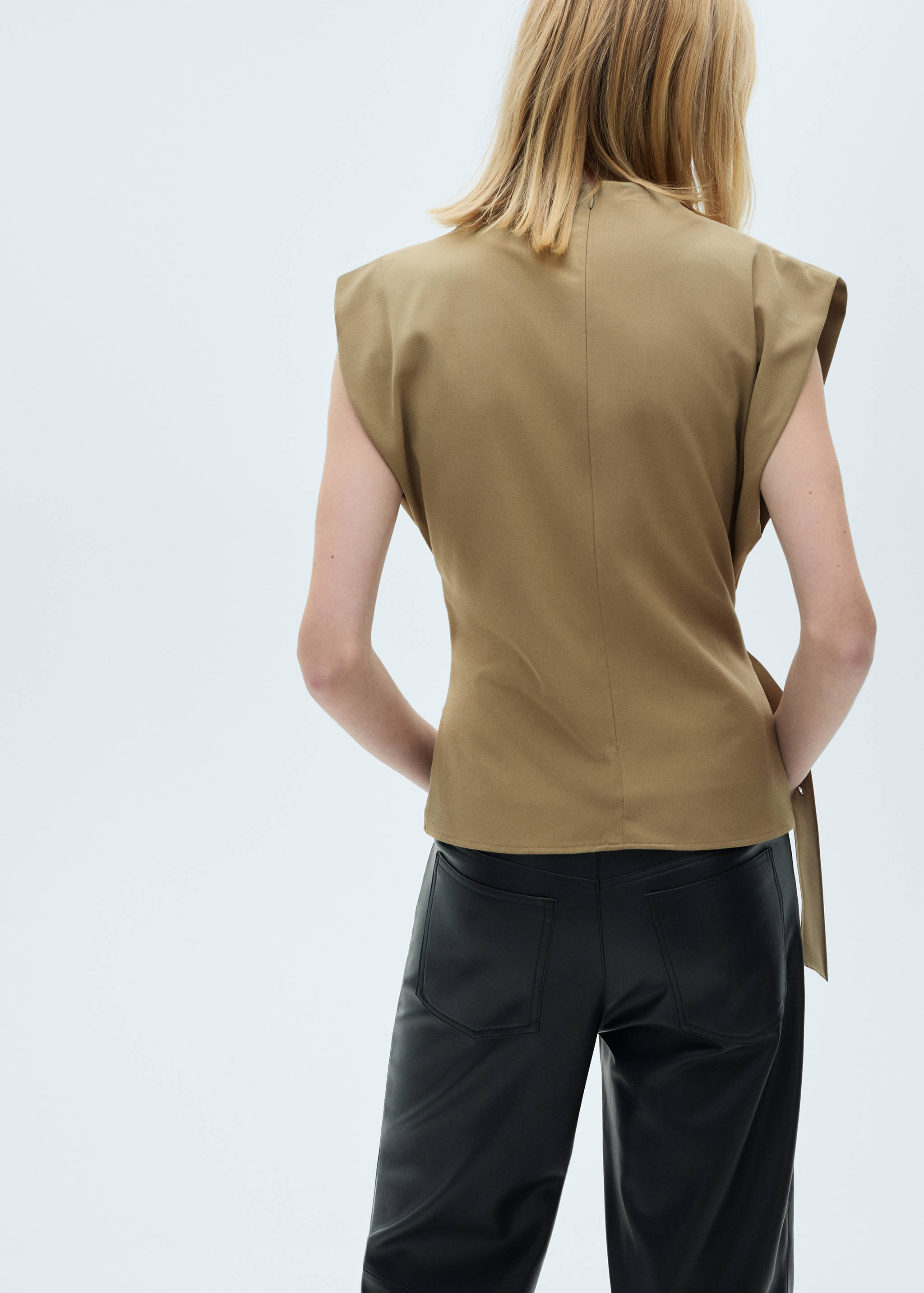 Blouse épaulettes ceinture - Verso de l’article