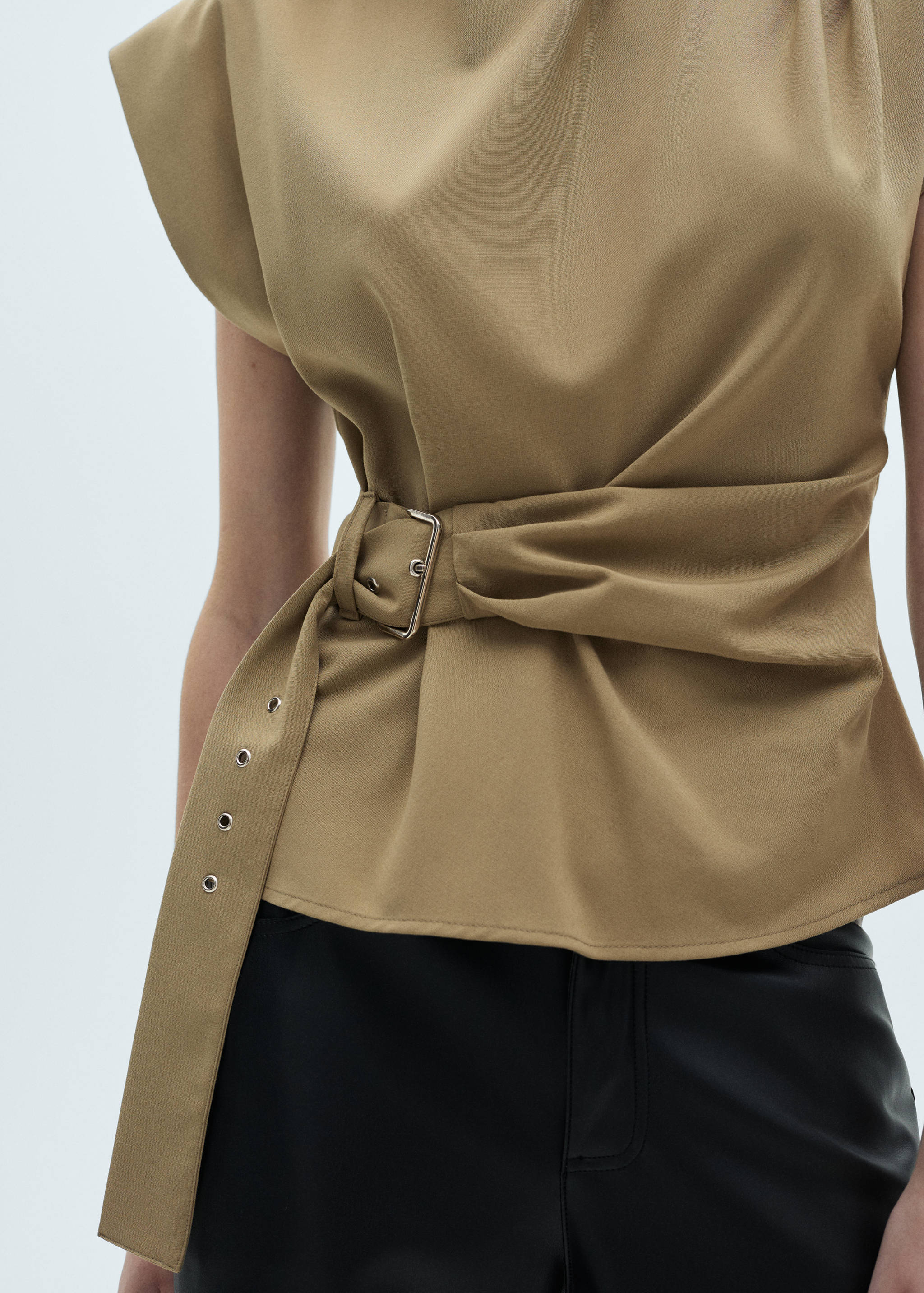 Blouse épaulettes ceinture - Détail de l'article 6