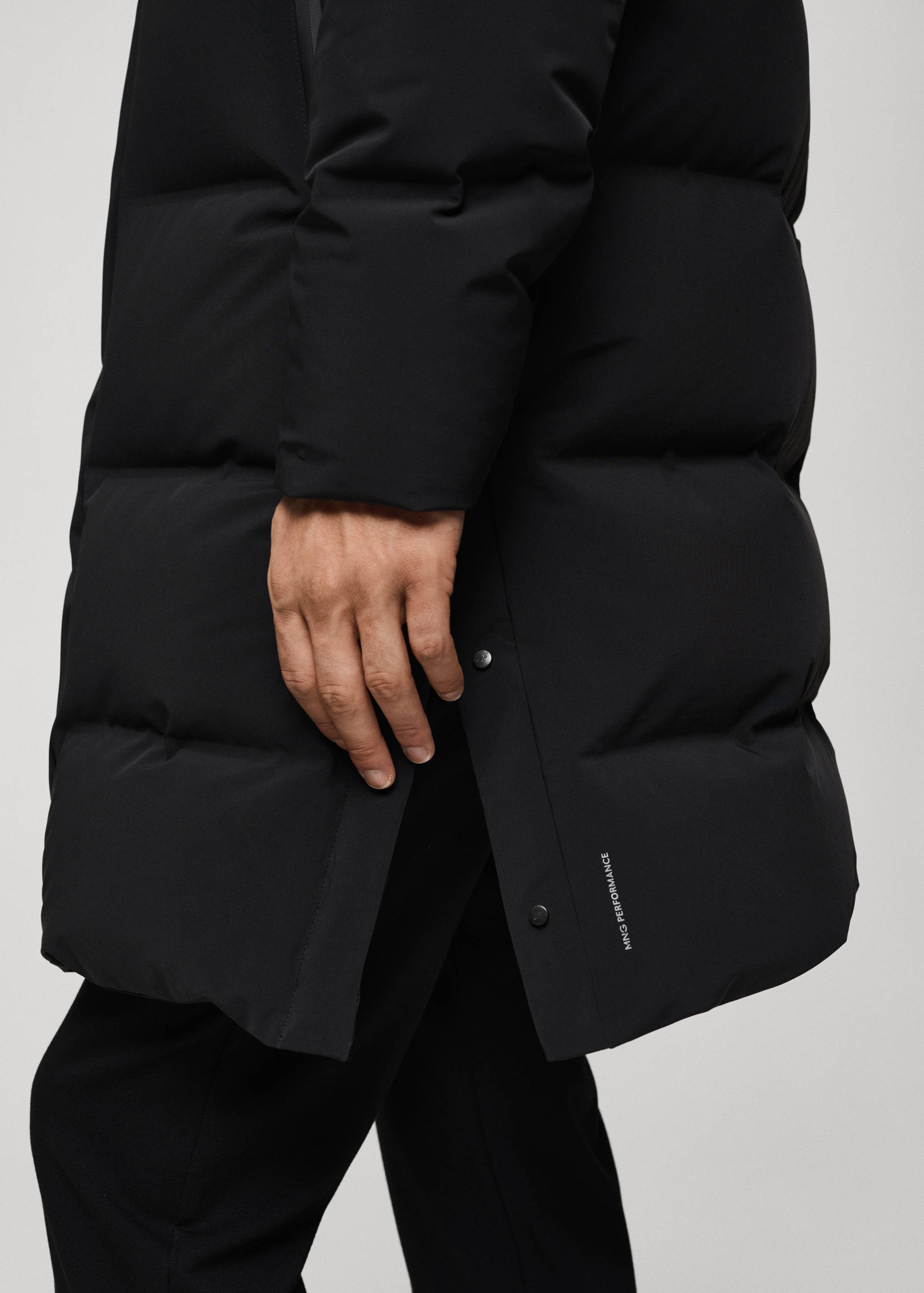 Long waterproof anorak with down and feather filling - Details of the article 4