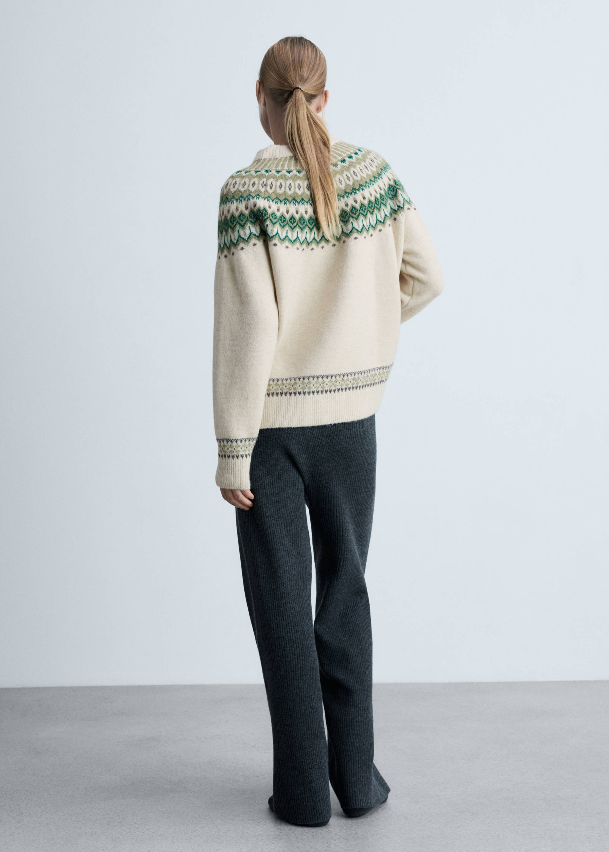Round-neck knitted sweater - Reverse of the article