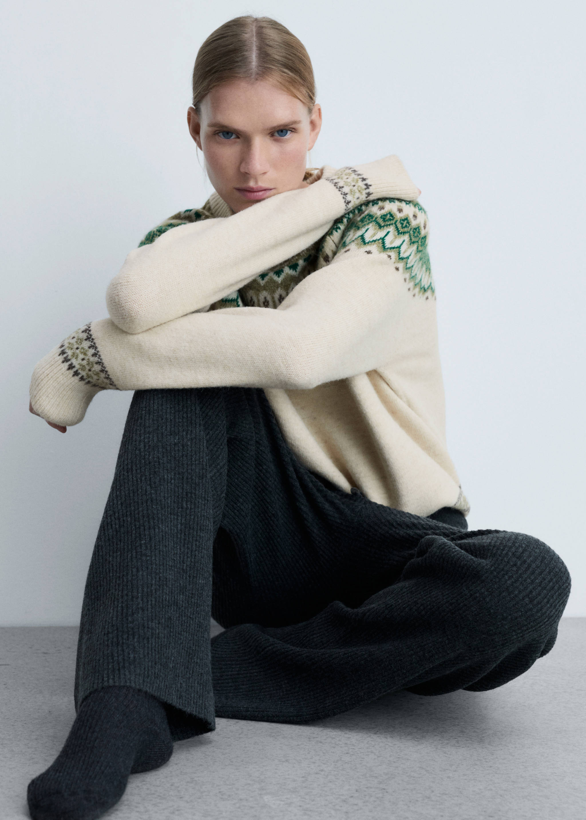 Джемпер трикотажний з круглим коміром - Детальніше про товар 2