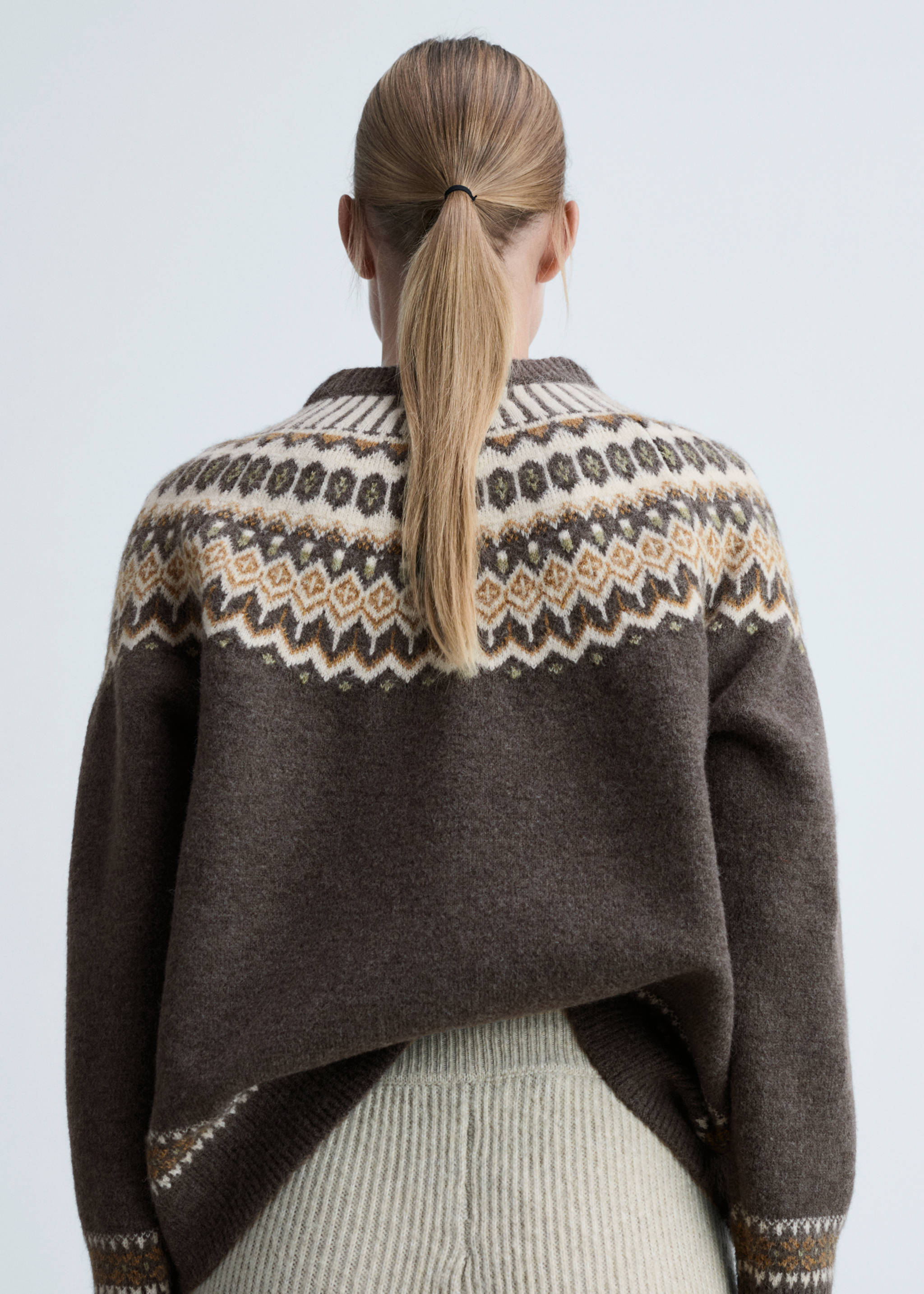 Round-neck knitted sweater - Reverse of the article