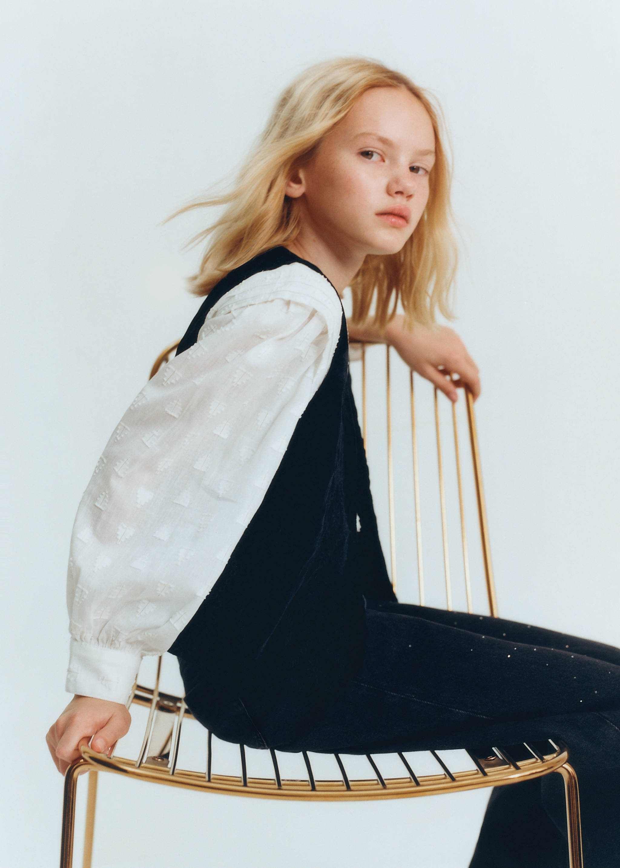 Embroidered velvet vest - Details of the article 5