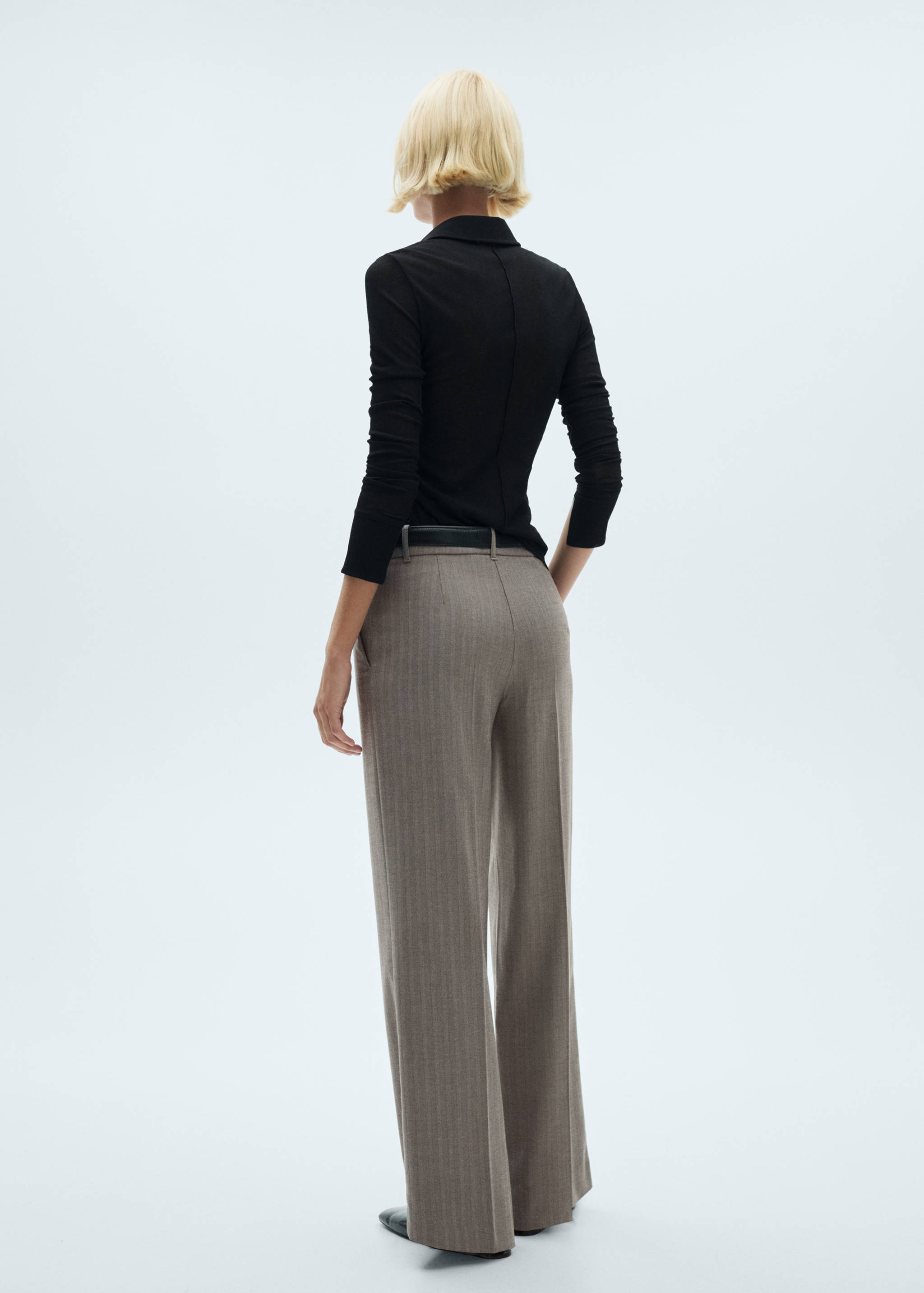 Straight mid-rise pants - Reverse of the article