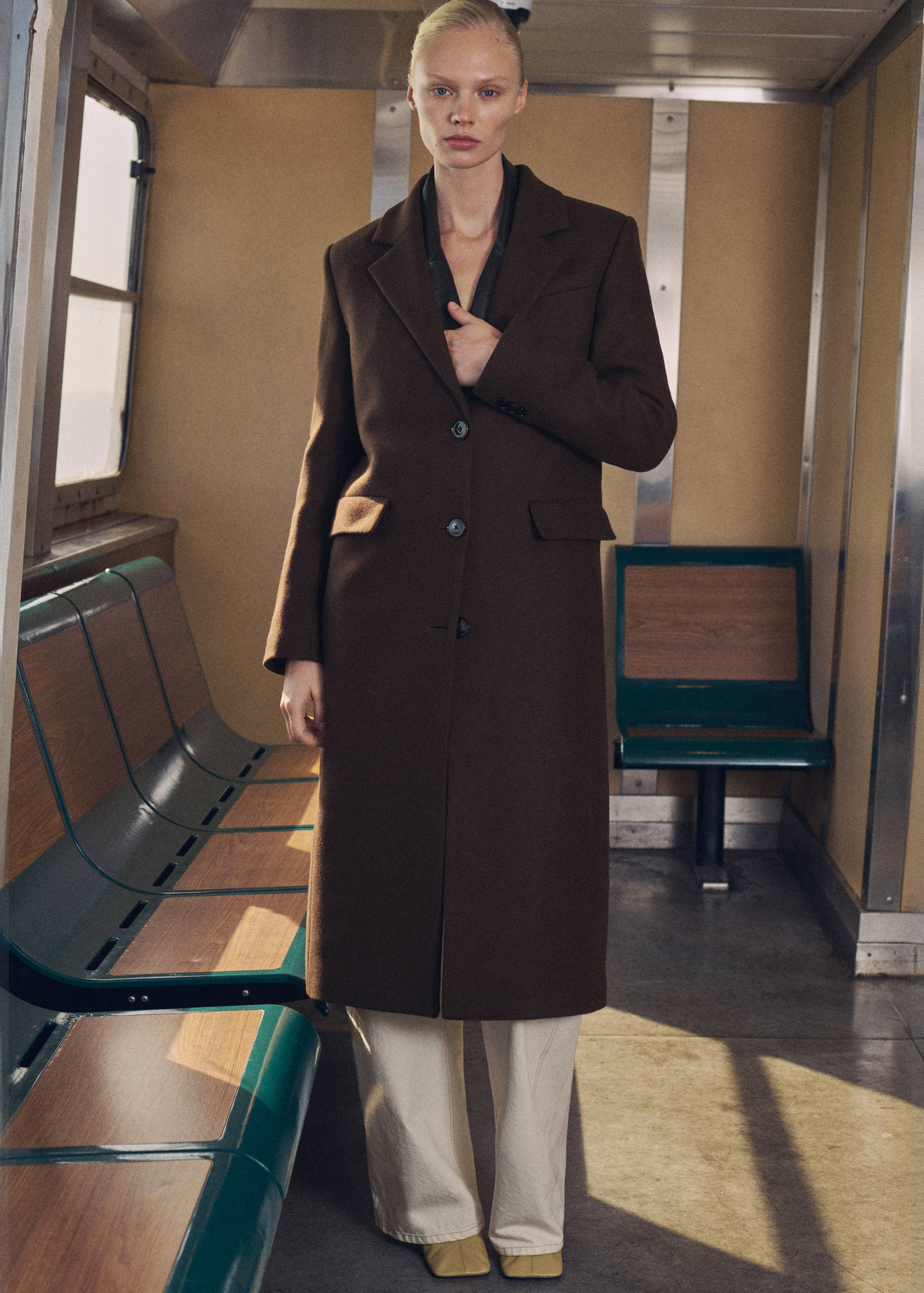 Long structured wool coat - General plane