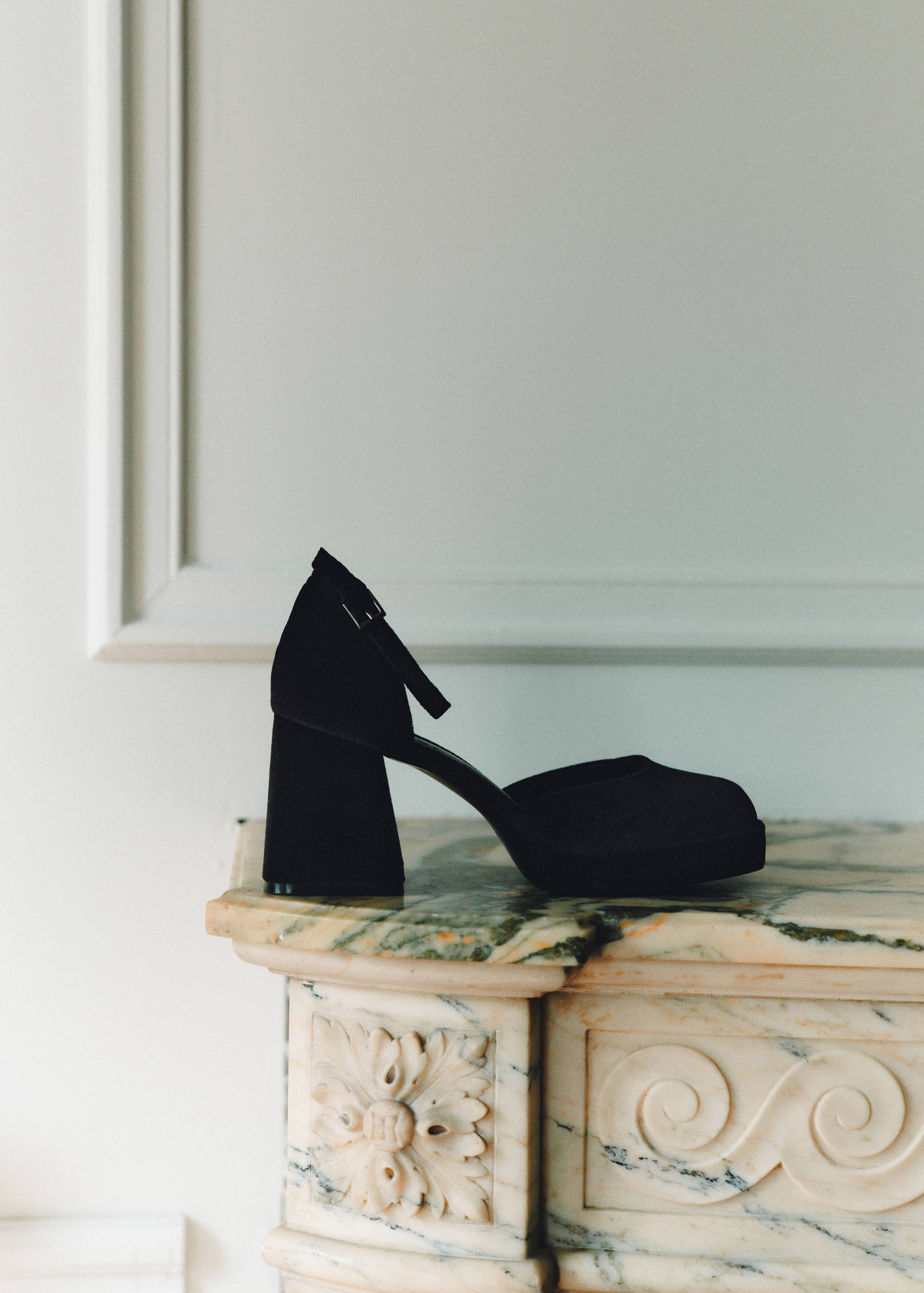 Velvet heeled shoes - Details of the article 5
