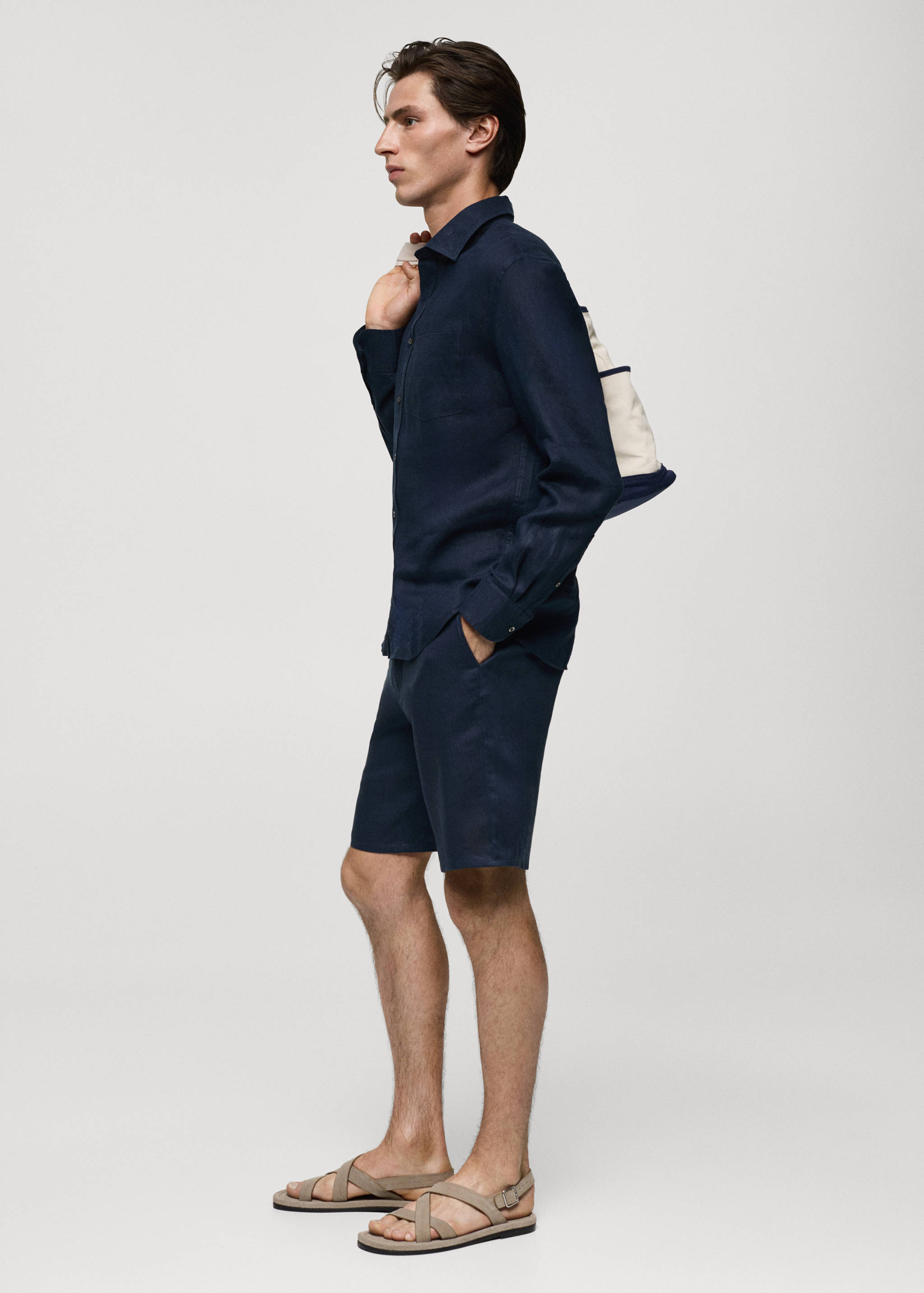 Slim-fit 100% linen bermuda shorts - Details of the article 2