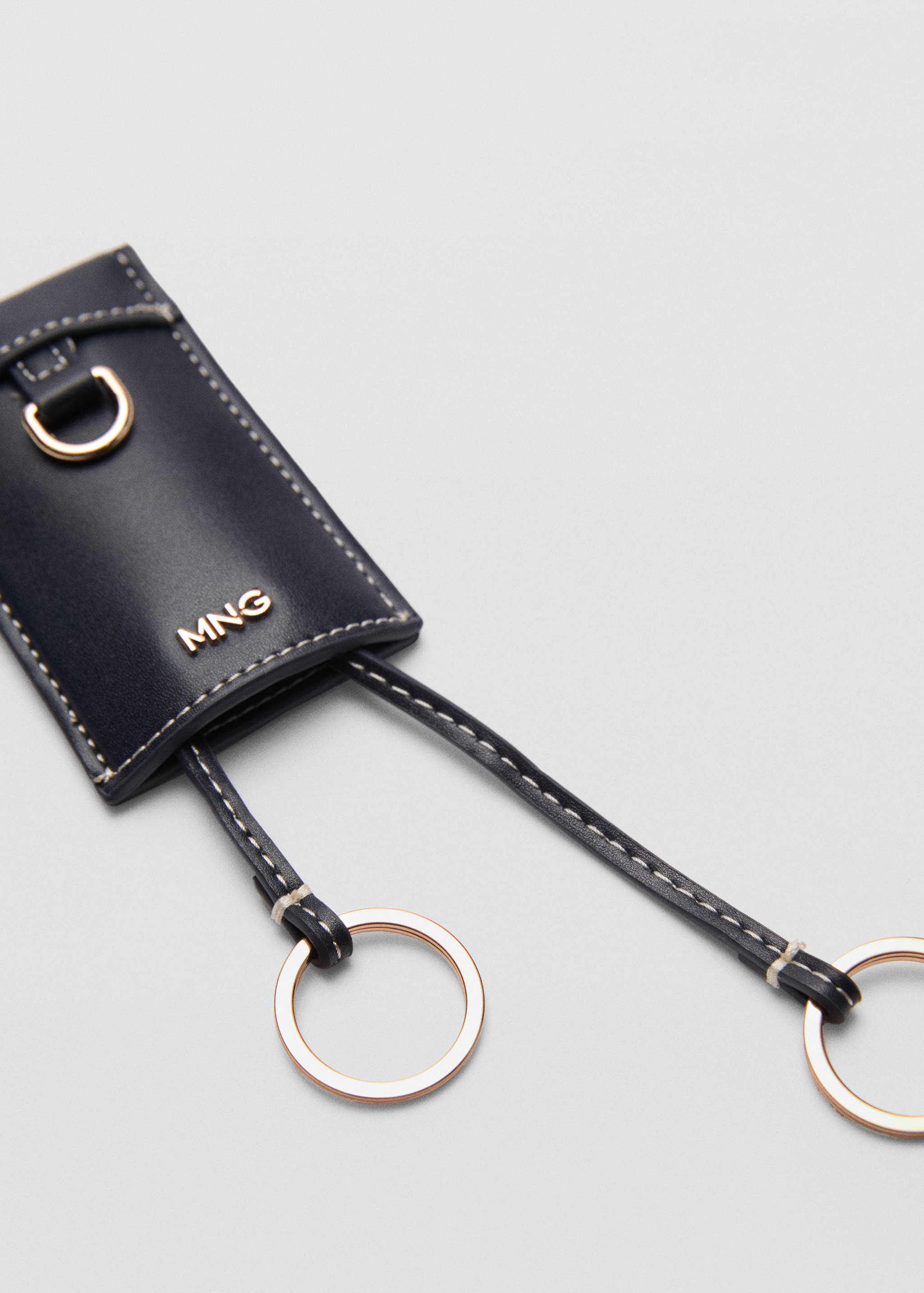 Key ring with decorative stitching - Details of the article 1