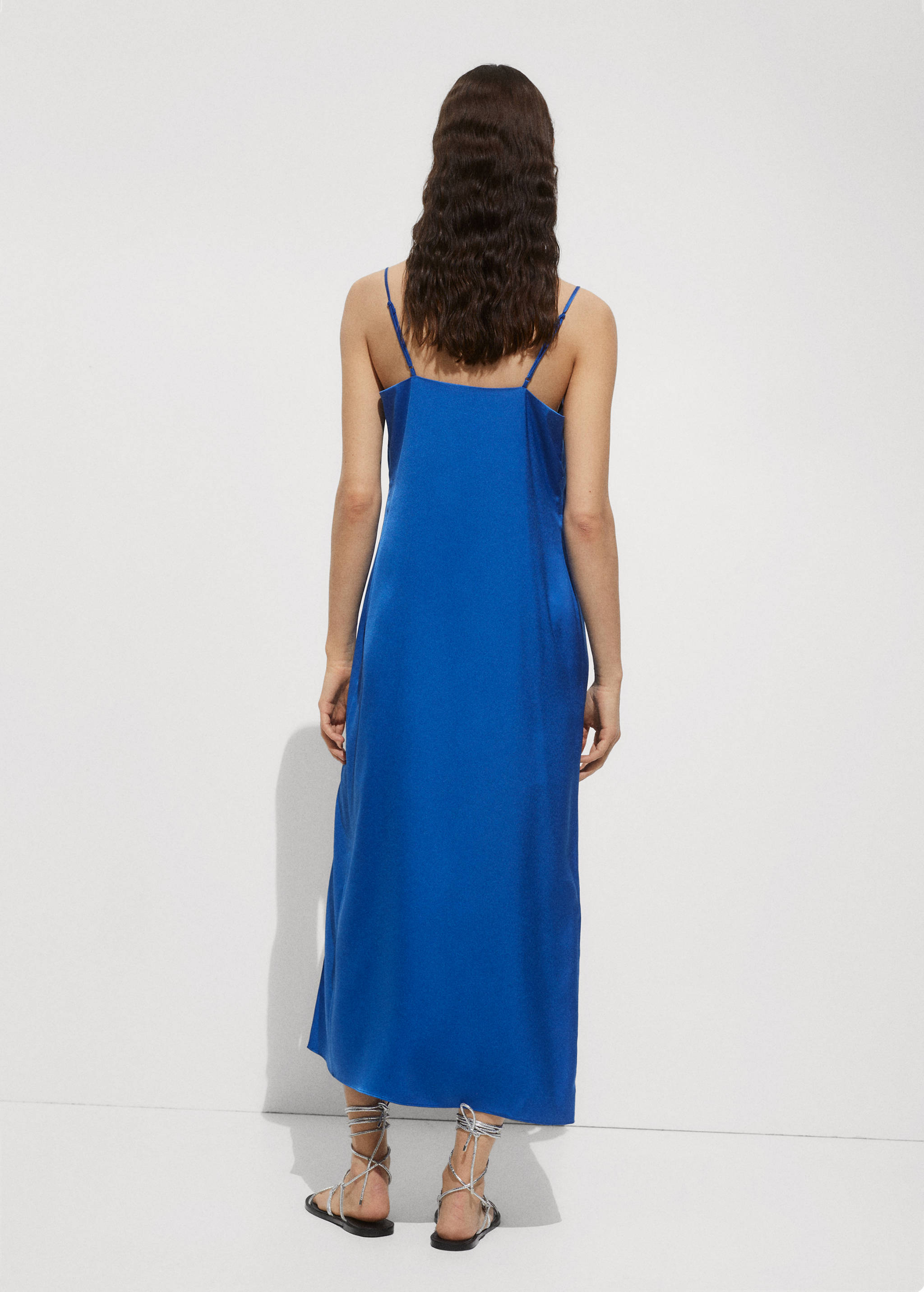 Side-slit satin dress - Reverse of the article