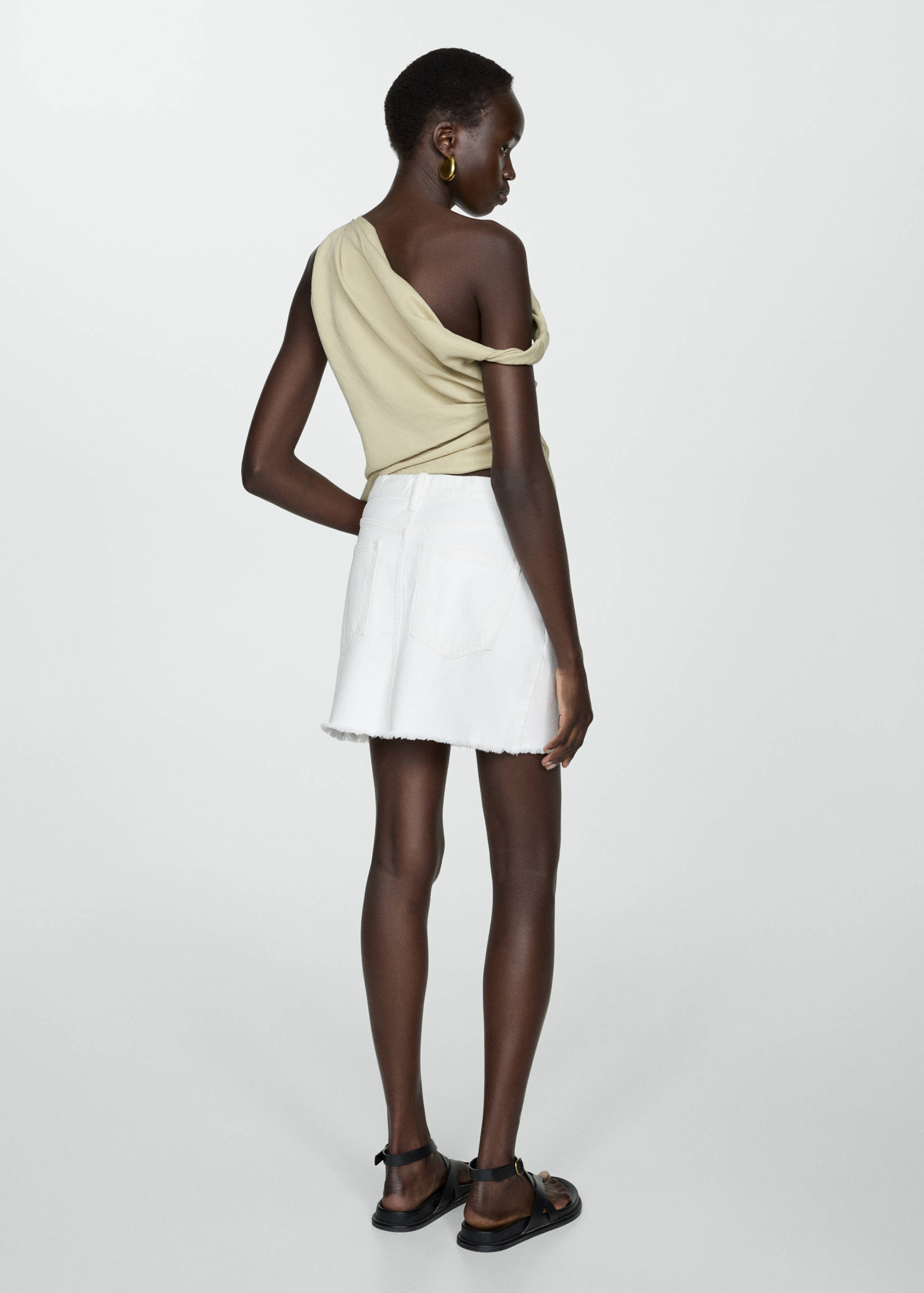 Denim miniskirt with frayed hem - Reverse of the article