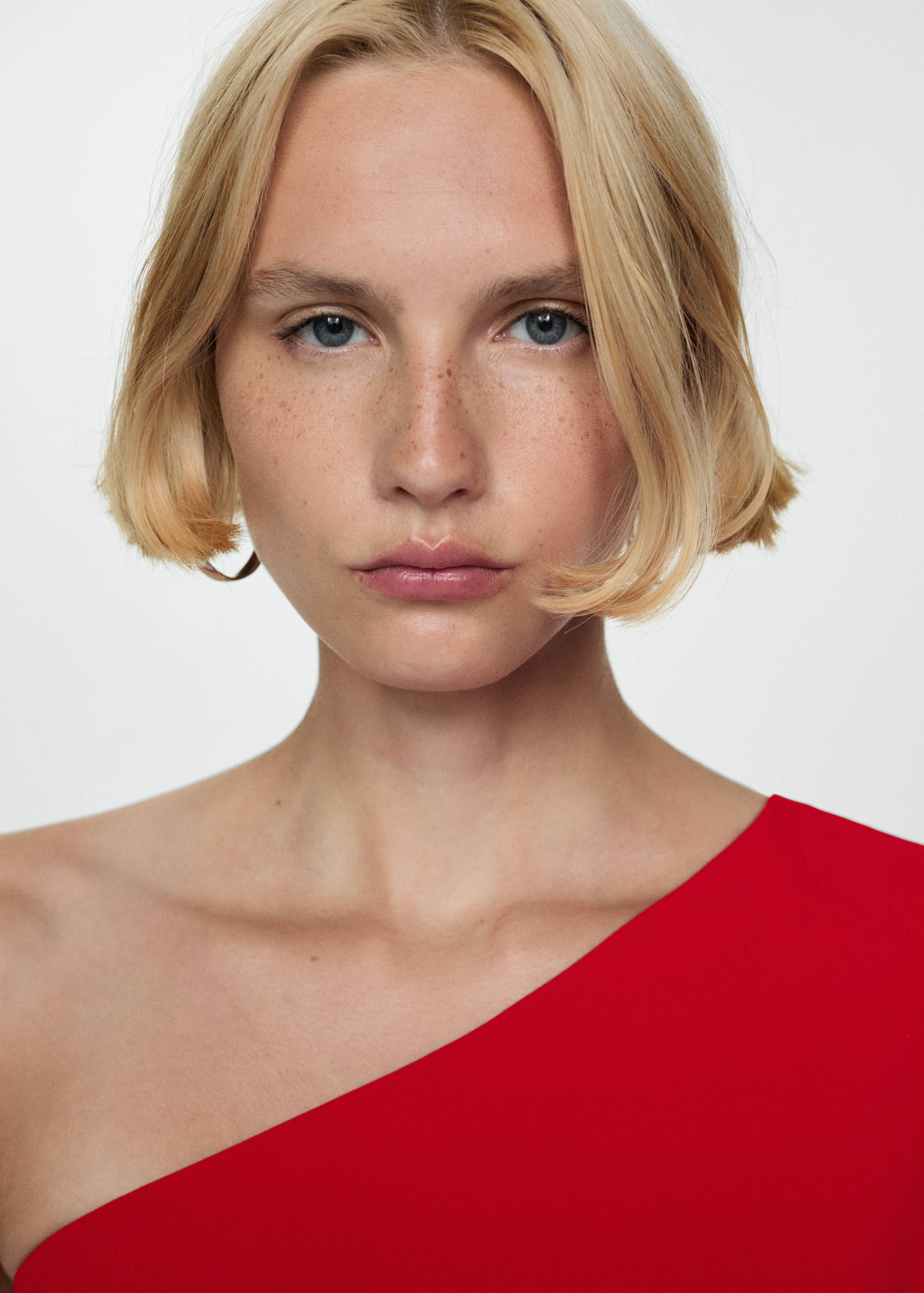 Cape jumpsuit with asymmetrical sleeves - Details of the article 1