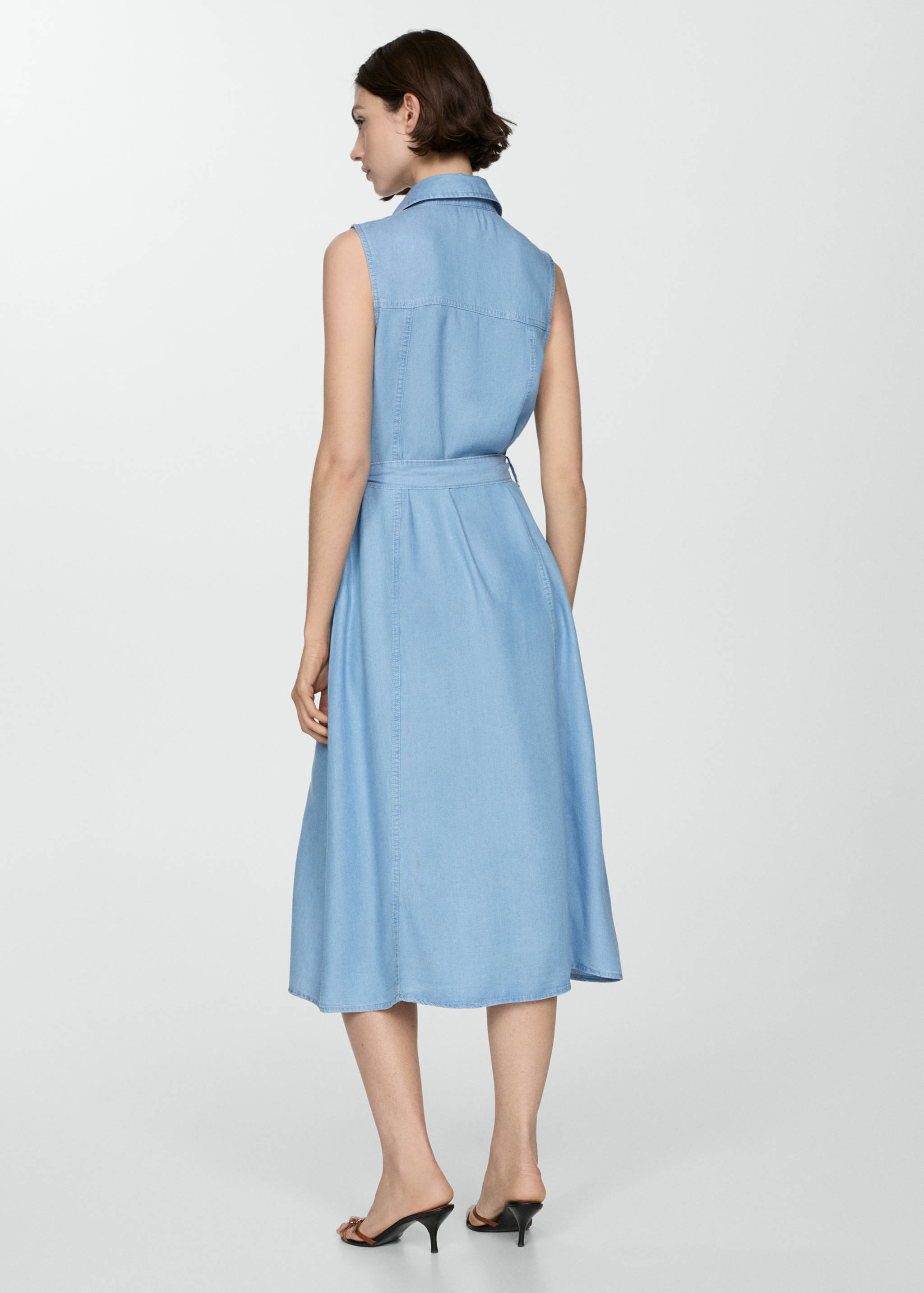 فستان على شكل قميص من اللايوسل بفيونكة - الجهة الخلفية للمنتج