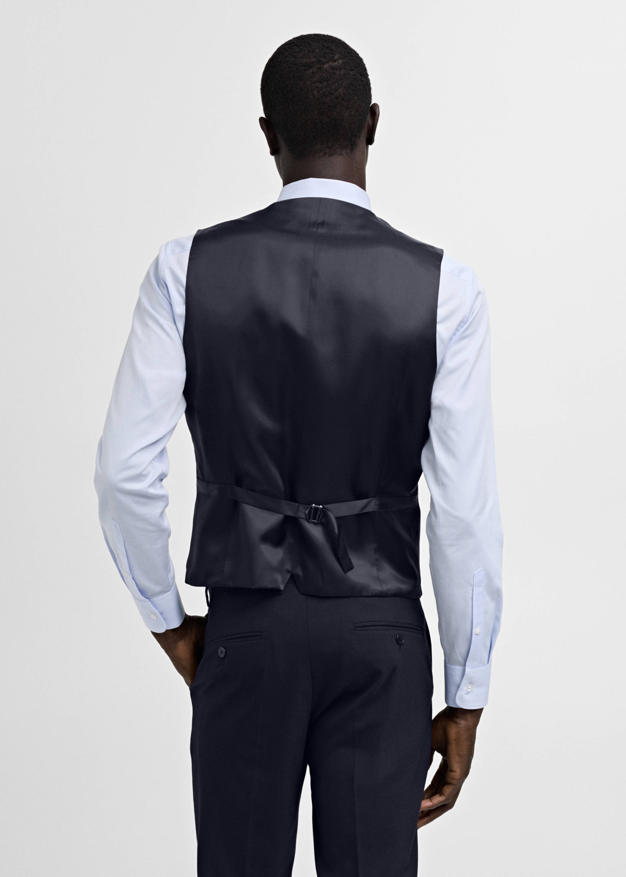 Armilla vestit slim fit teixit strech - Revers de l'article